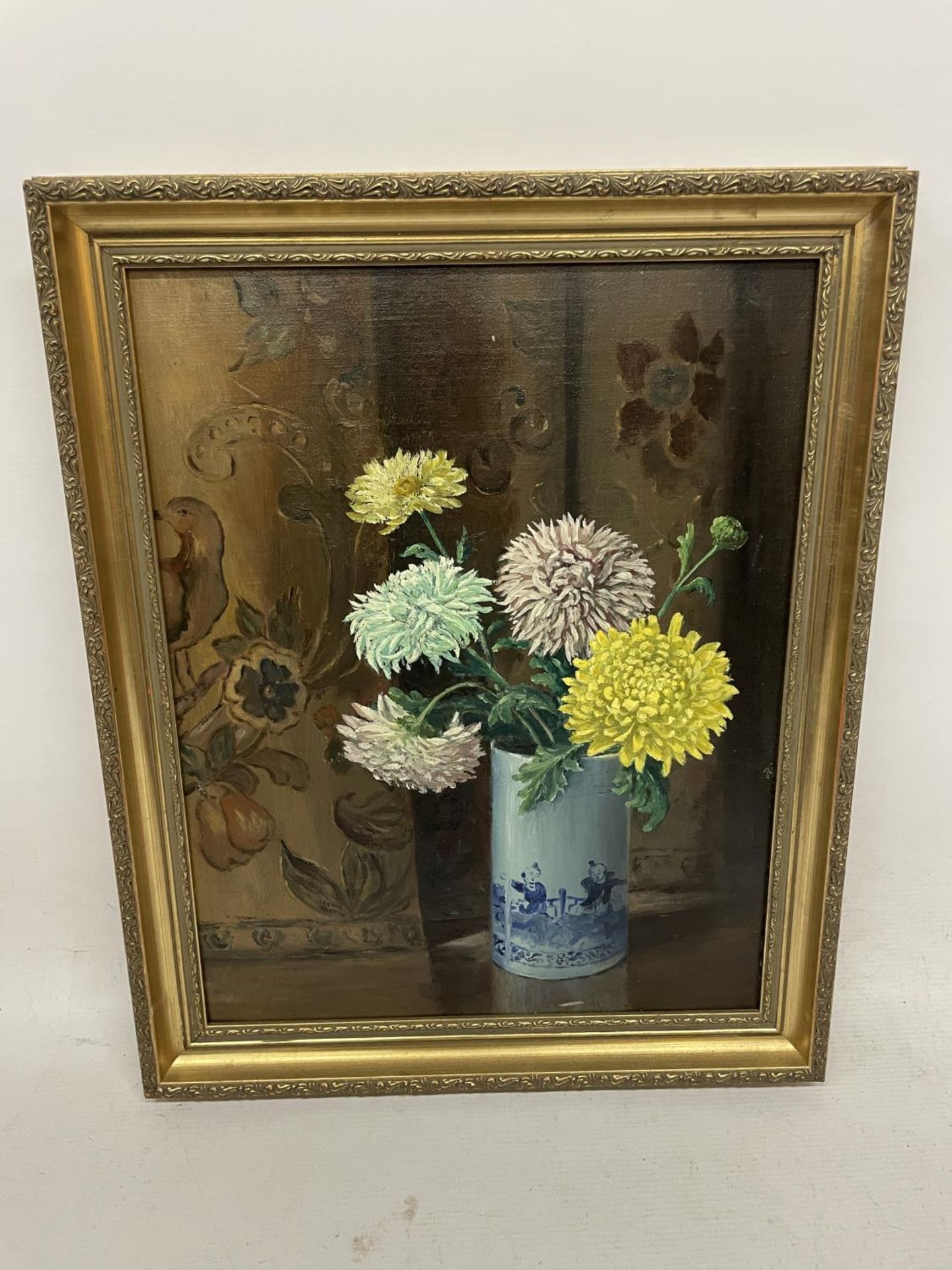 A 20TH CENTURY CHRYSANTHEMUMS IN AN ORIENTAL VASE, OIL ON PANEL, INDISTINCTLY SIGNED, 43CM X 34CM,