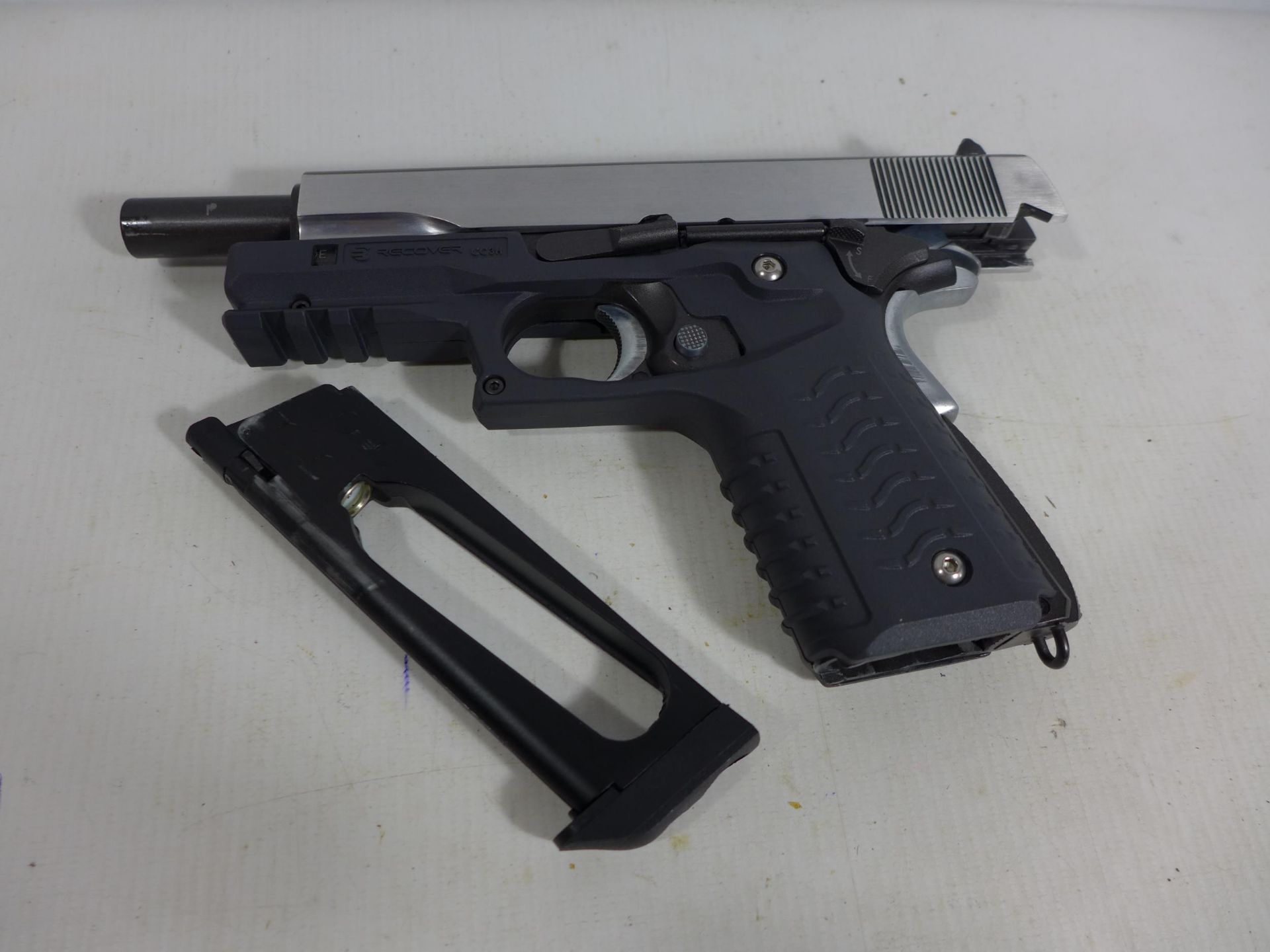 A RECOVER CC3H CO2 6MM CALIBRE AIR SOFT PISTOL, 9CM BARREL, LENGTH 22CM - Image 5 of 5