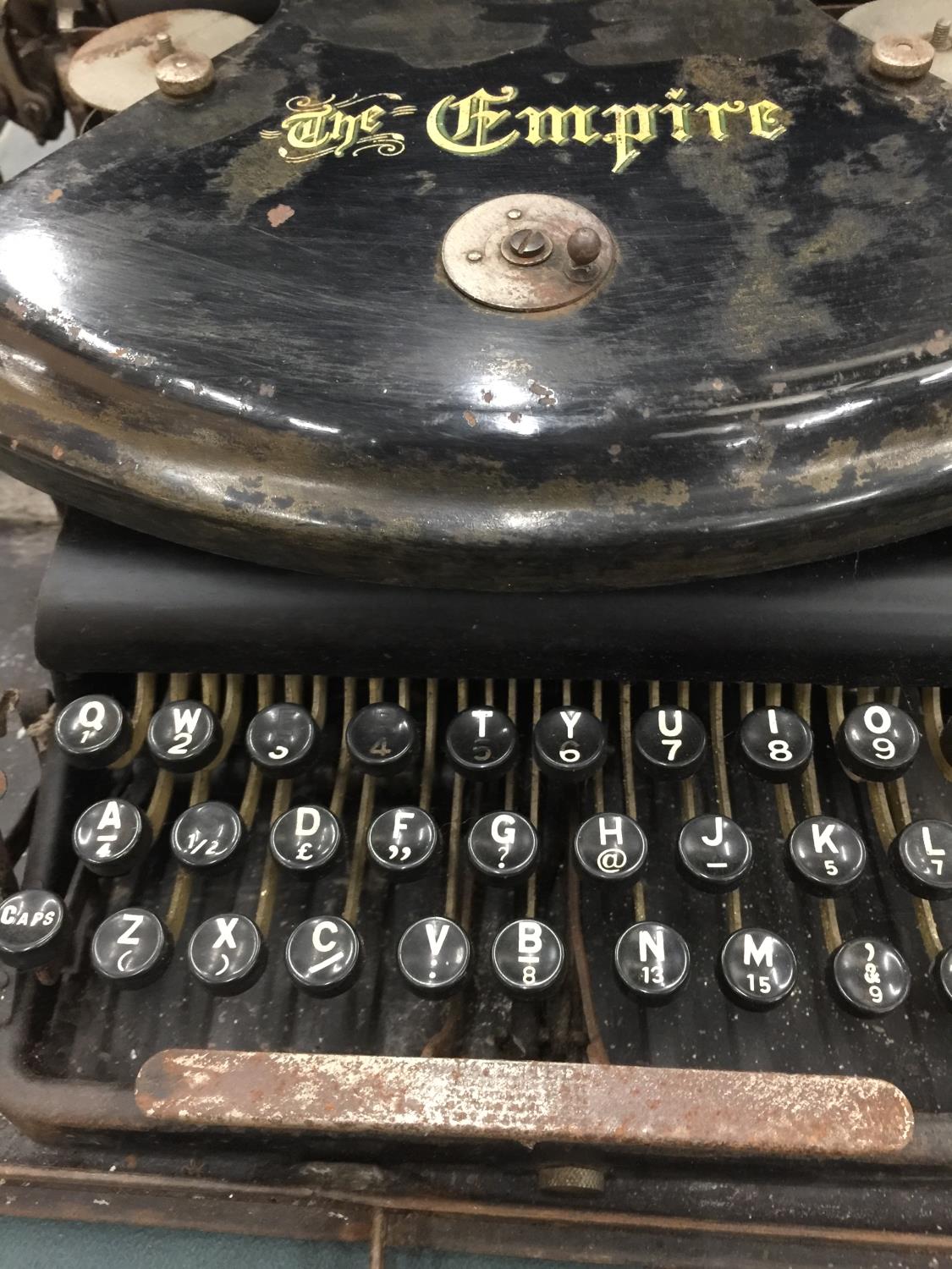A VINTAGE 'THE EMPIRE' TYPEWRITER IN METAL CASE - Image 3 of 3