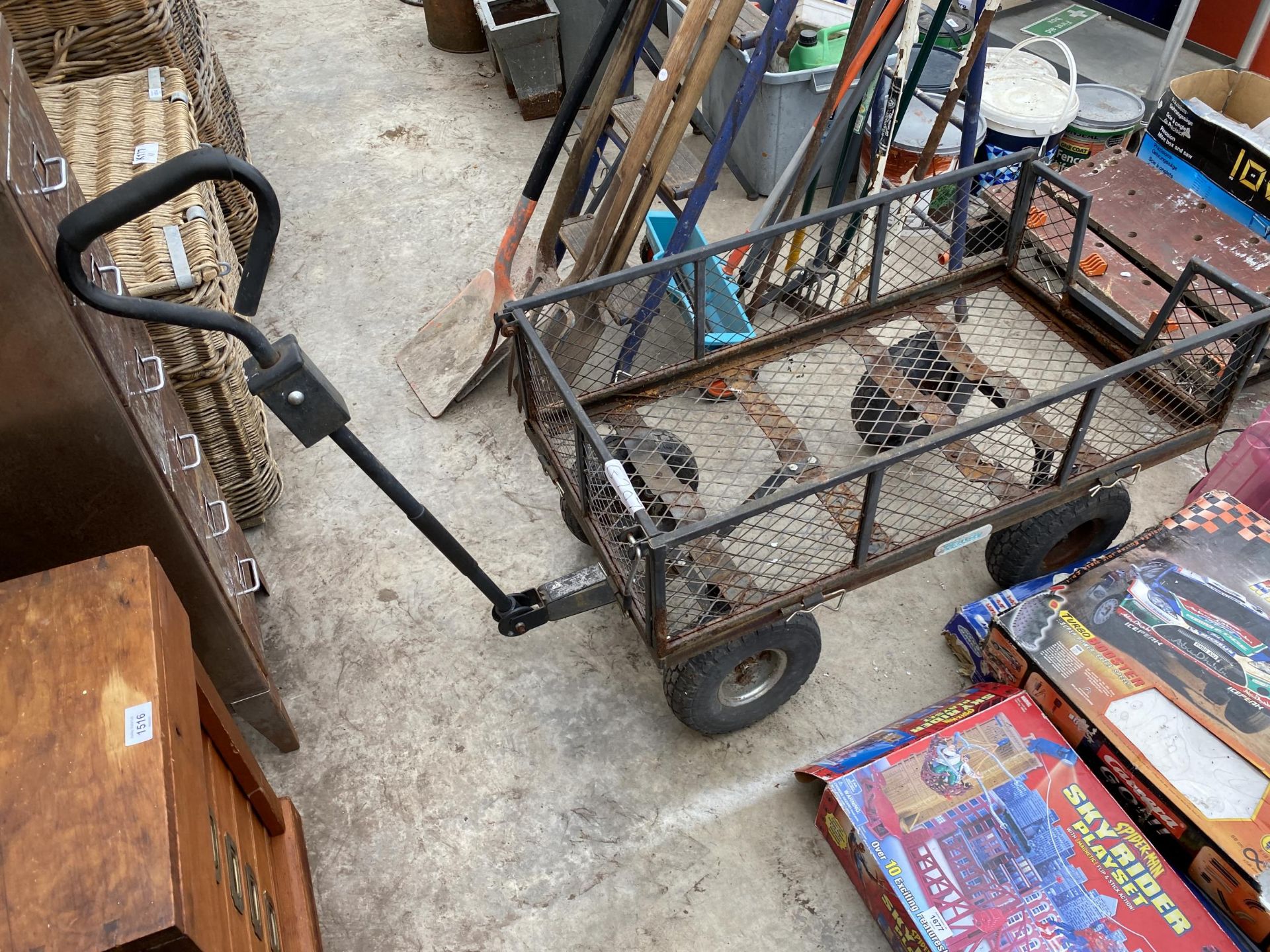 A FOUR WHEELED METAL MARKET GARDENERS TROLLEY - Image 3 of 3