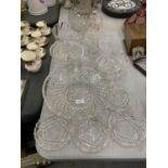 A QUANTITY OF GLASSWARE TO INCLUDE BOWLS, ETC