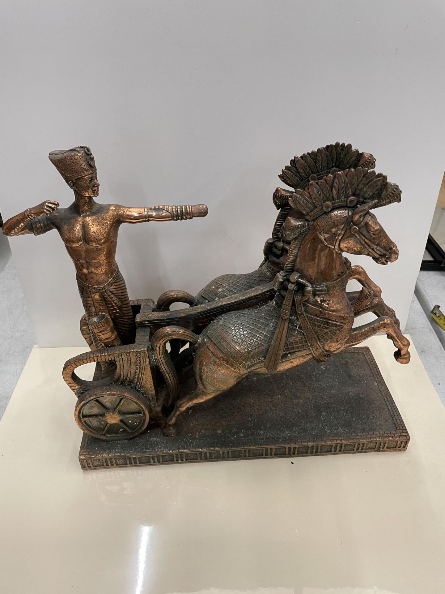 A COPPER EFFECT HORSE AND CHARIOT MODEL, HEIGHT 27CM