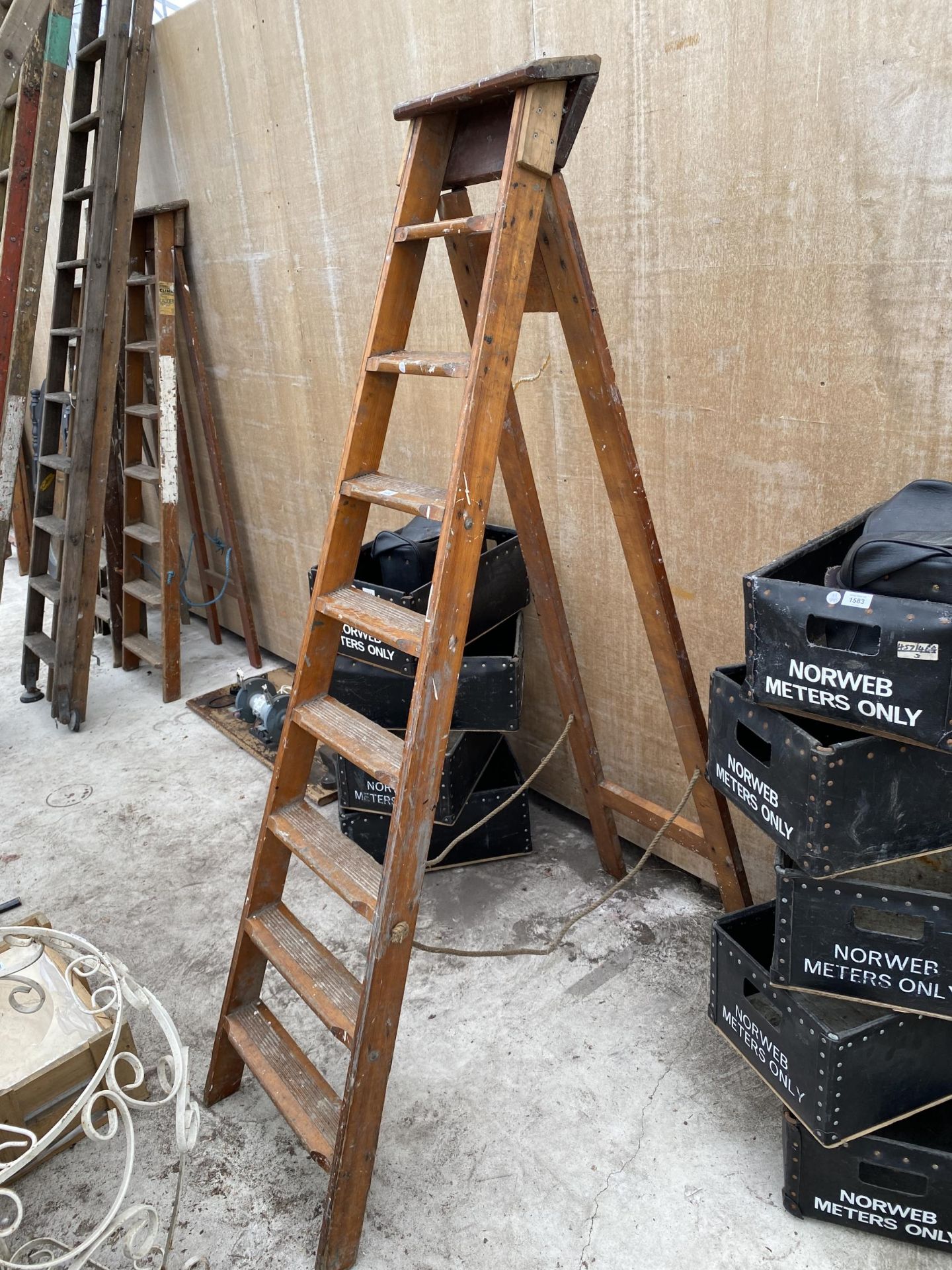 A VINTAGE EIGHT RUNG WOODEN STEP LADDER DATED 1960 AND BELIEVED TO BE FROM NORWEB - Bild 5 aus 5