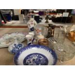 A QUANTITY OF VINTAGE CERAMICS AND GLASSWARE TO INCLUDE A MEAT PLATE, CANDLESTICKS WITH CHERUB