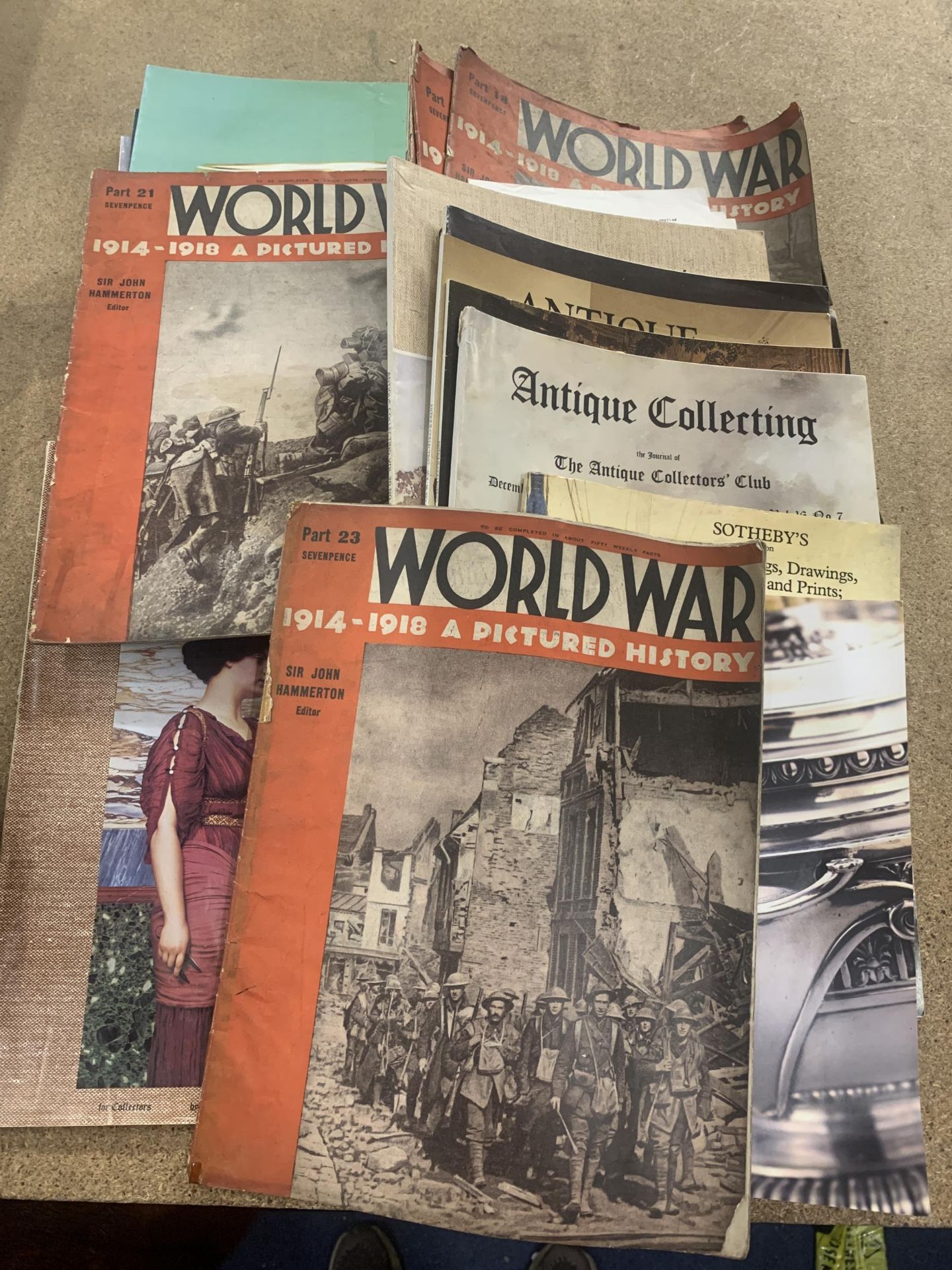 A GROUP OF WORLD WAR I 1914-1918 MAGAZINES AND ANTIQUE COLLECTING BOOKLETS