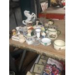 A QUANTITY OF VINTAGE CERAMICS TO INCLUDE TOBY JUGS, FIGURES, GLASSWARE, ETC