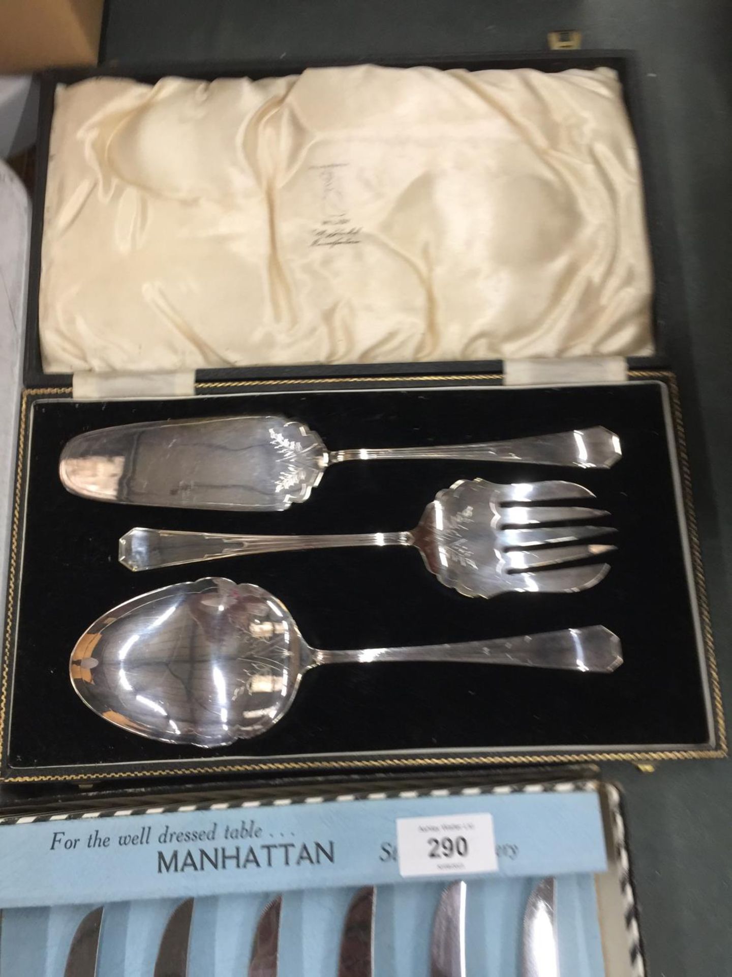 A QUANTITY OF BOXED MANHATTAN STAINLESS CUTLERY TOGETHER WITH A MY LADY SHEFFIELD CAKE SET - Image 3 of 3