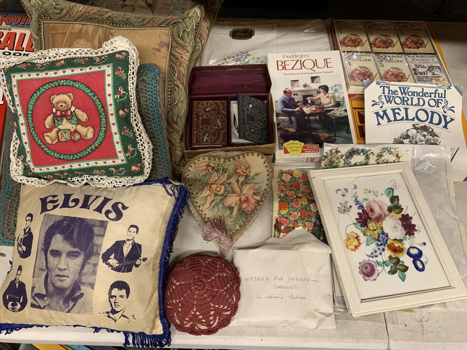 A MIXED LOT TO INCLUDE EMBROIDERY CUSHIONS, CARD GAMES, A FRAMED PRINT ETC