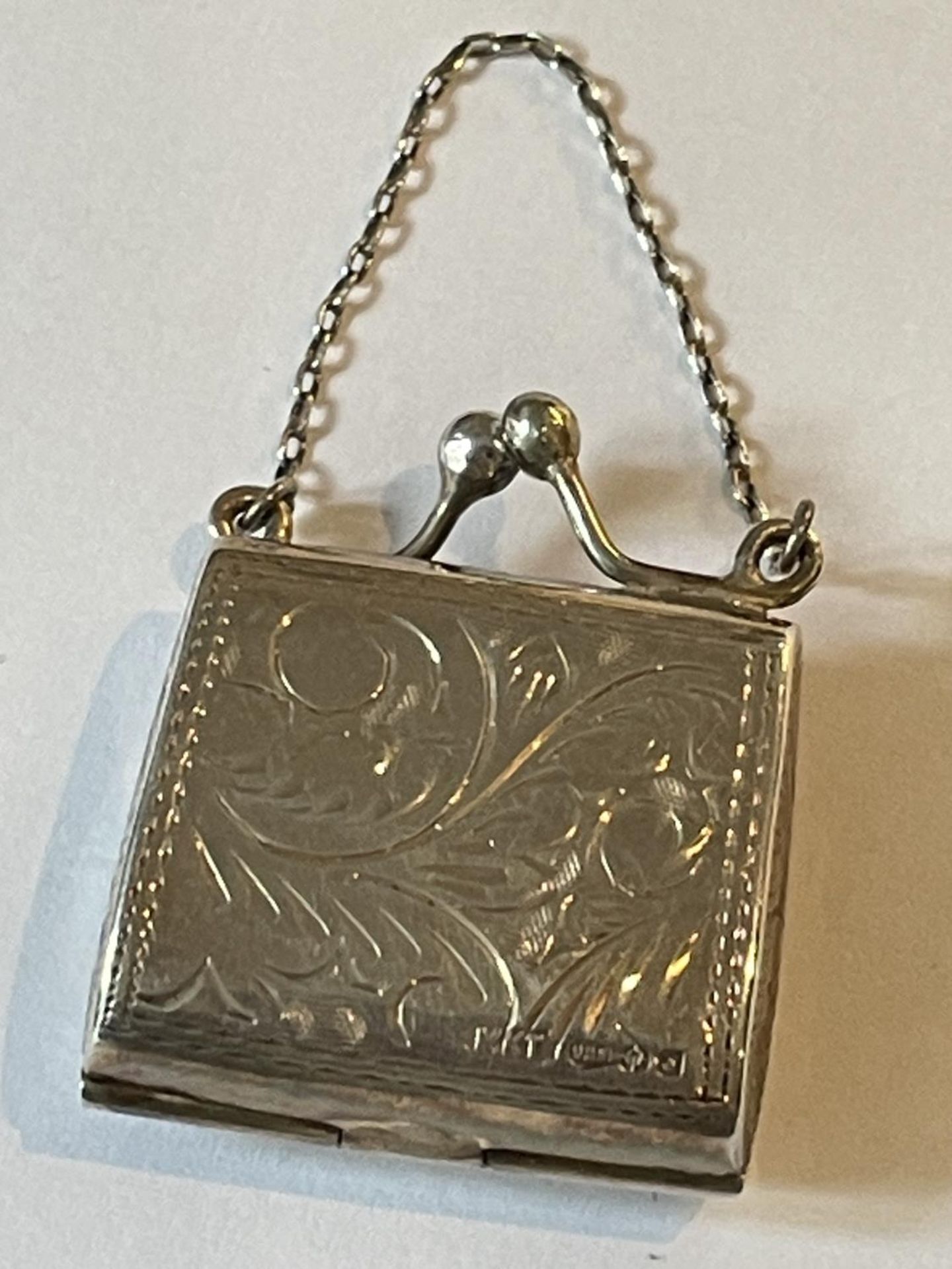 A SILVER PURSE - Image 2 of 4