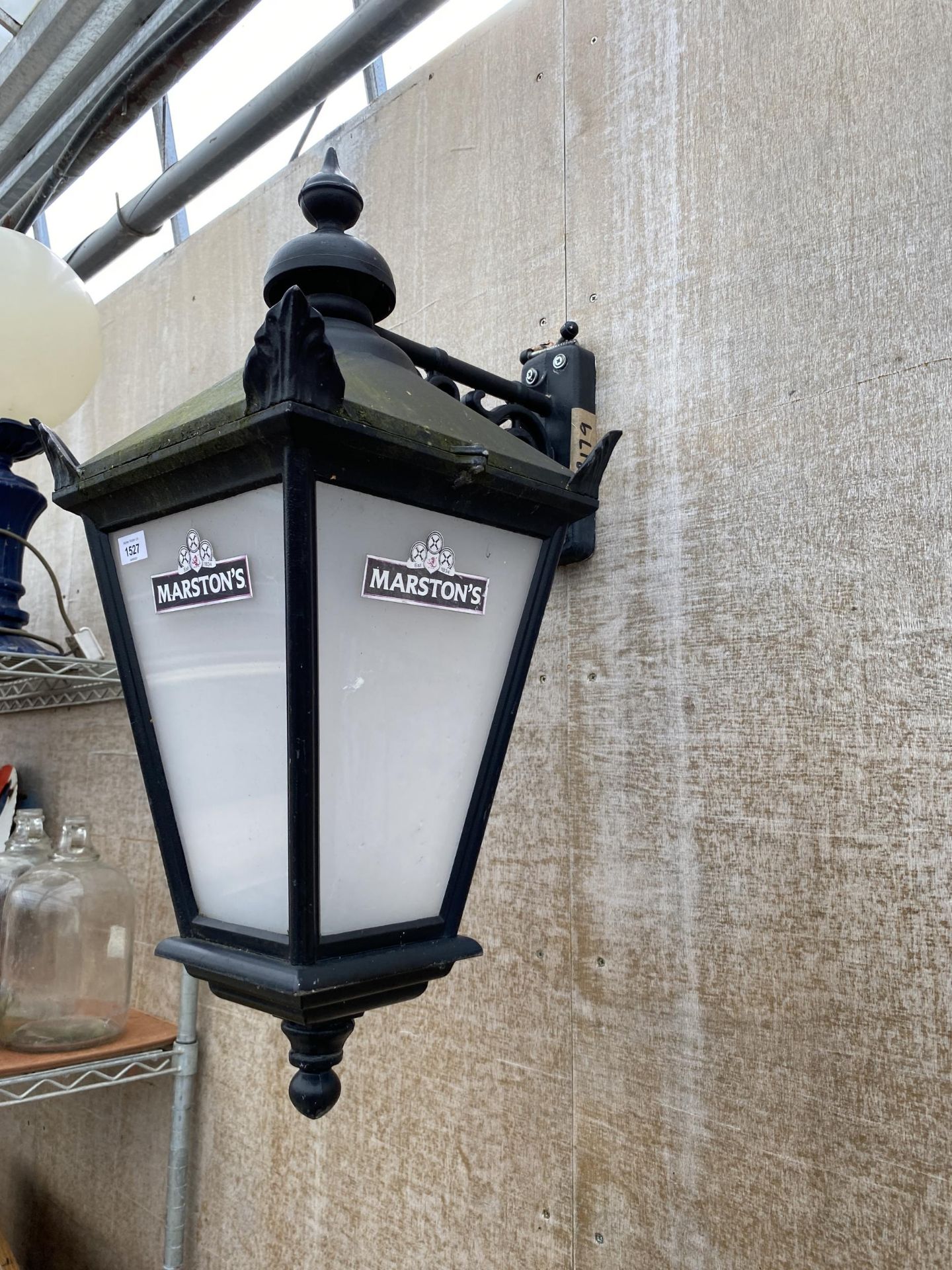 A 'MARSTONS' BREWERY COURTYARD LIGHT WITH BRACKET - Image 3 of 5