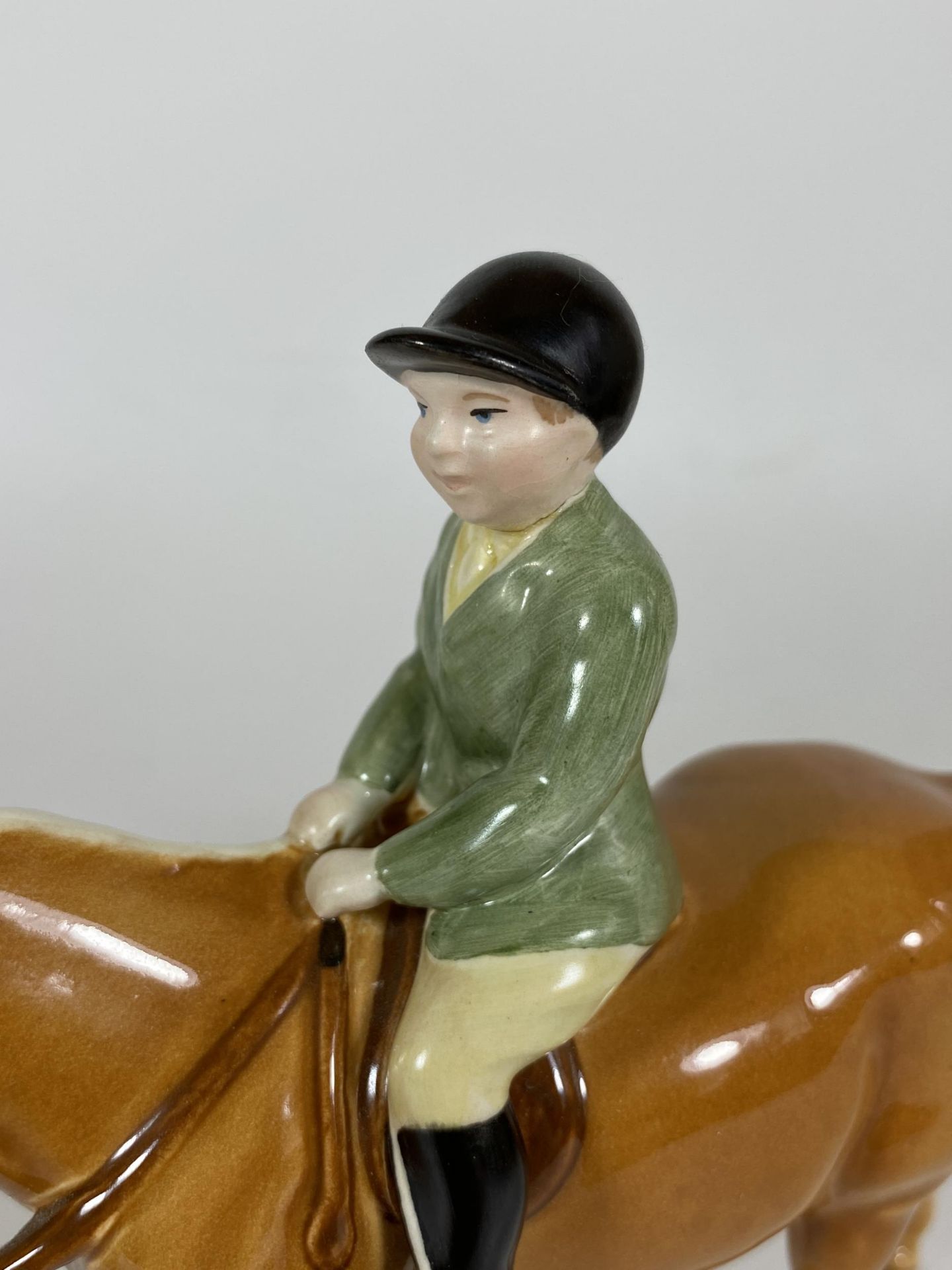 A BESWICK BOY ON PALOMINO PONY, MODEL NO. 1500, (HEAD RE-GLUED) ALSO FRONT LEG ALSO RE-GLUED - Image 3 of 5