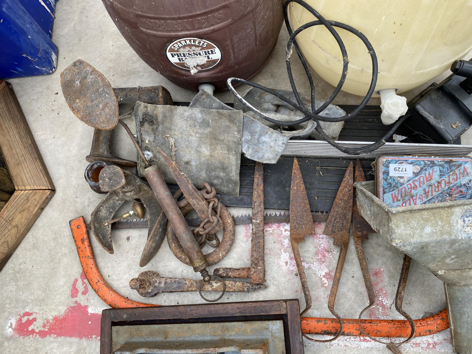 AN ASSORTMENT OF ITEMS TO INCLUDE COBBLERS LASTS, SAWS AND TWO BARRELS ETC - Image 2 of 4