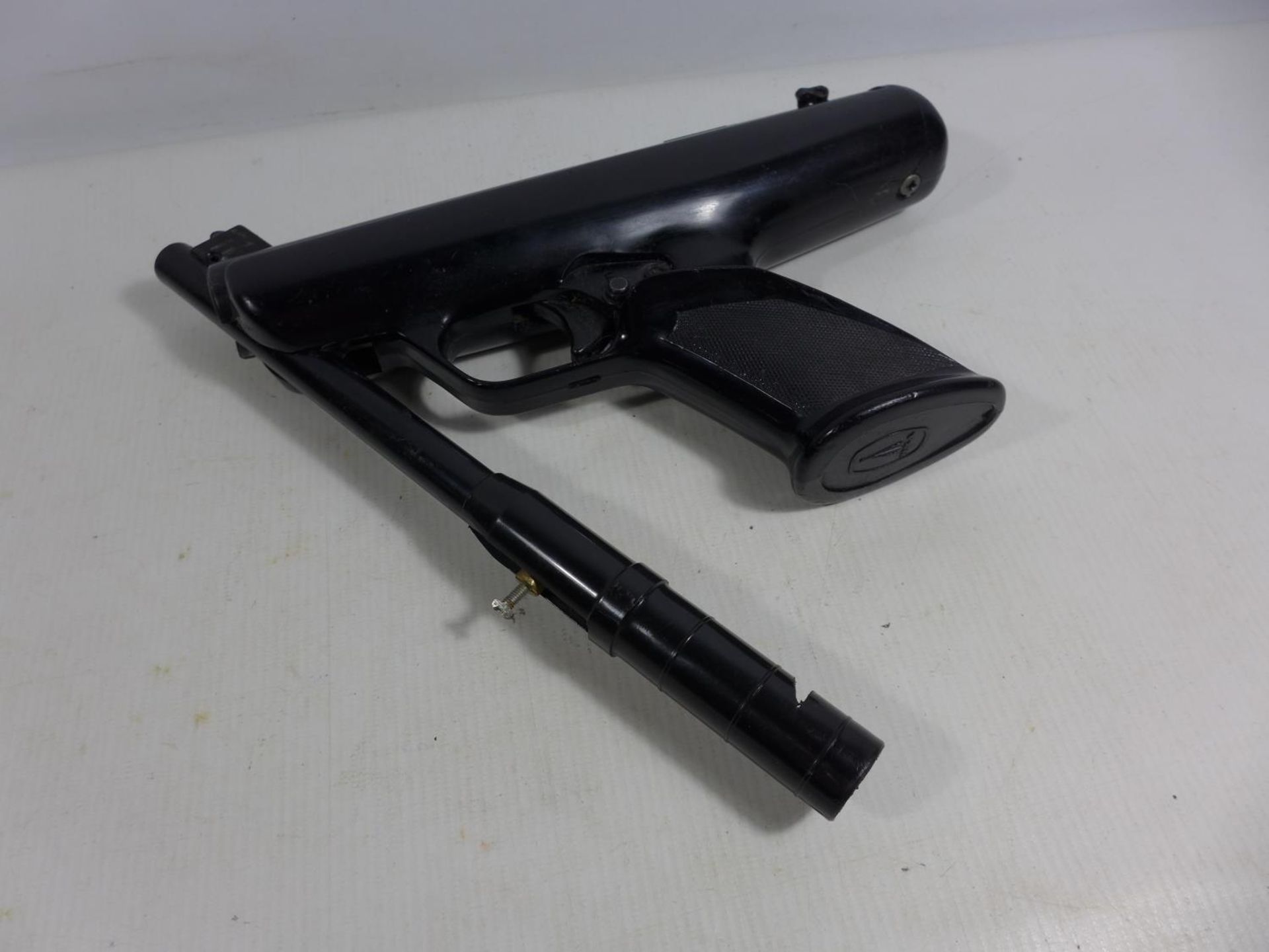 A BSA SCORPION .22 CALIBRE AIR PISTOL, SERIAL NUMBER PA 39359, 20 CM BARREL, LENGTH 47CM - Image 4 of 4