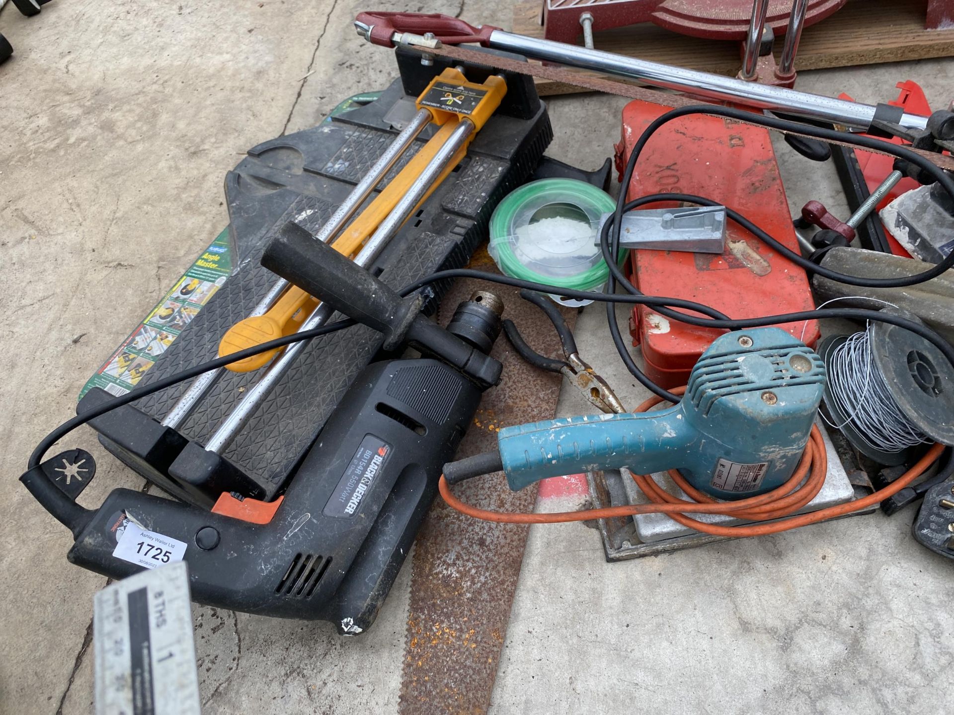 AN ASSORTMENT OF TOOLS TO INCLUDE A DRILL, A MITRE SAW AND A SPIRIT LEVEL ETC - Image 2 of 4