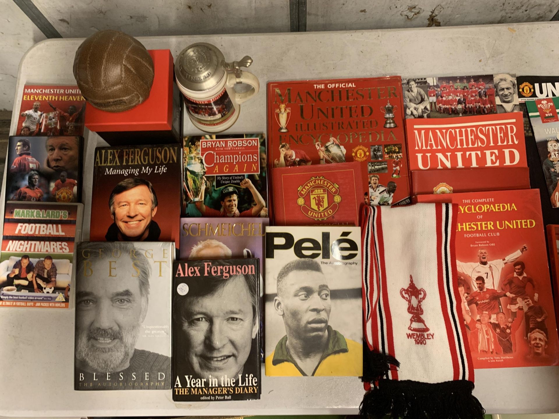 A COLLECTION OF MANCHESTER UNITED BOOKS, FURTHER FOOTBALL BOOKS ETC - Image 2 of 3