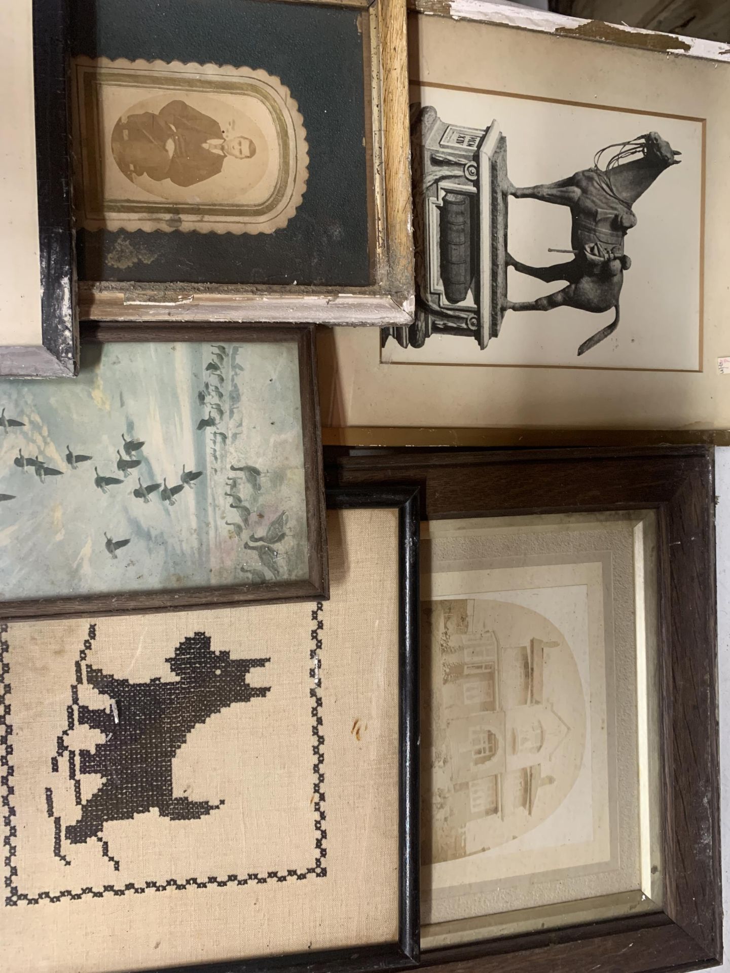 A COLLECTION OF VINTAGE FRAMED ENGRAVINGS, SCOTTY DOG EMBROIDERY ETC - Bild 3 aus 3