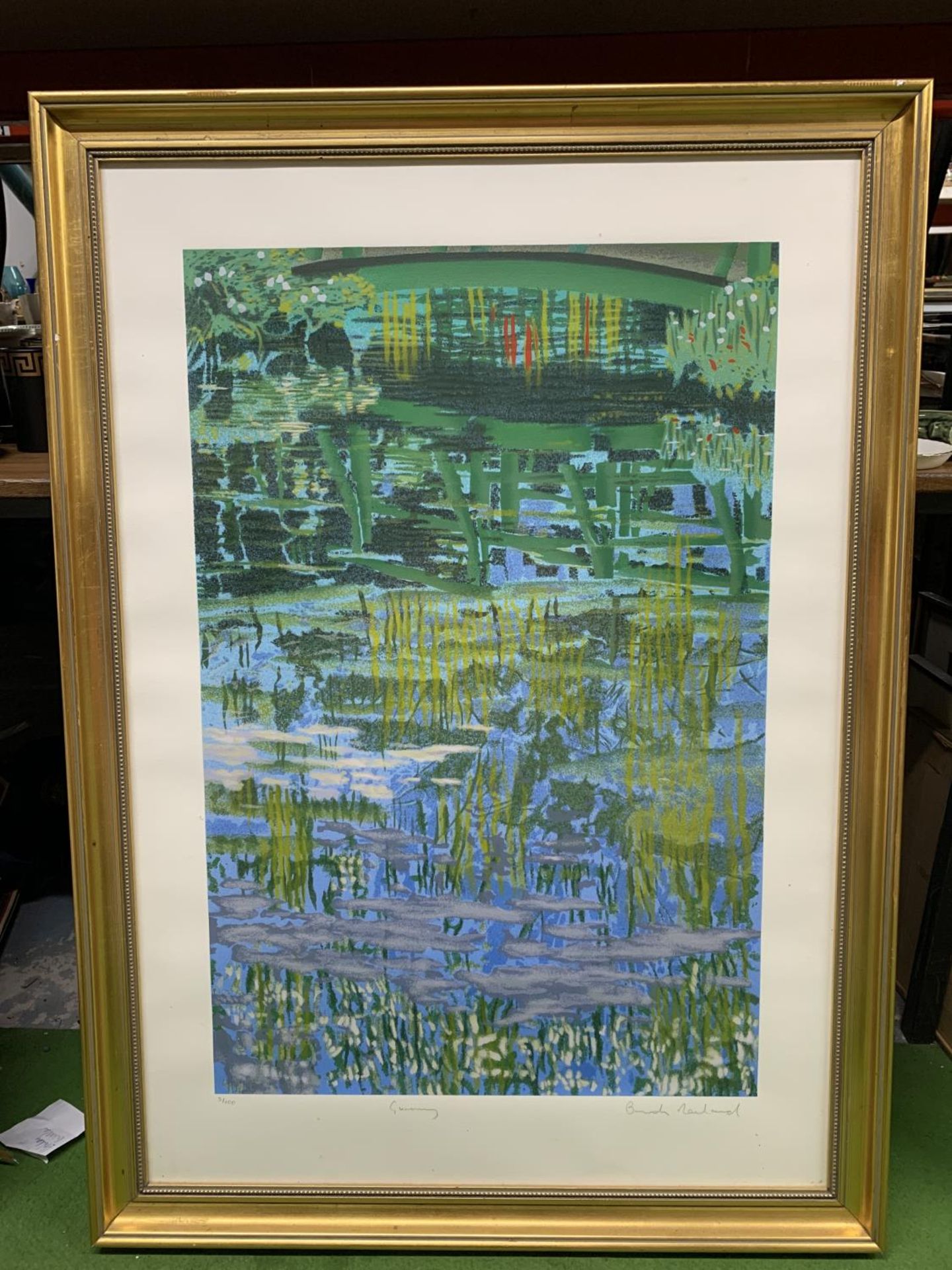 A LIMITED EDITION 8/100 PRINT WITH INDISTINCT SIGNATURE, 102CM X 74CM IN GILT FRAME