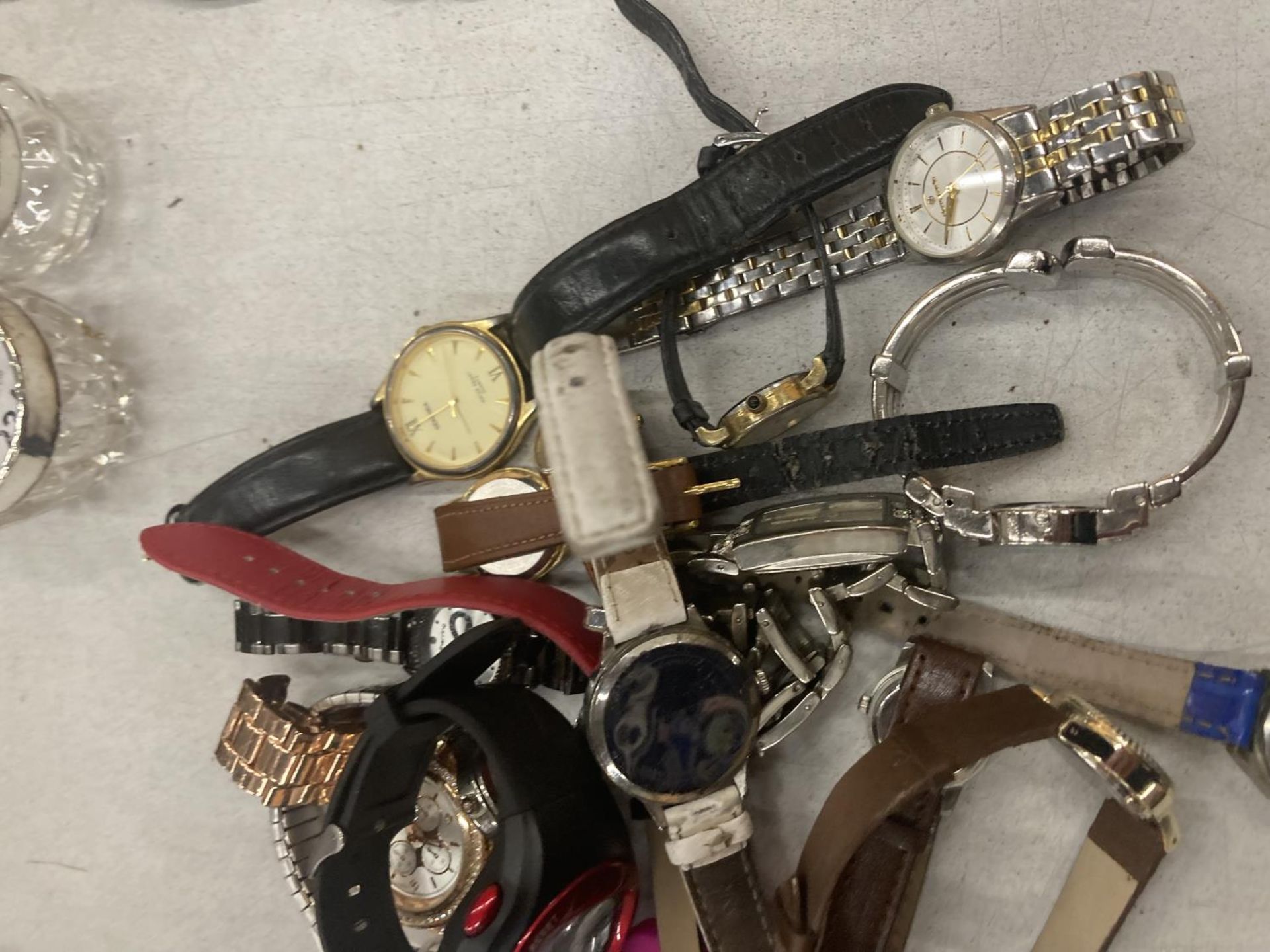 A QUANTITY OF WRISTWATCHES - SOME WORKING AT TIME OF CATALOGUING, NO WARRANTY GIVEN - Bild 4 aus 4