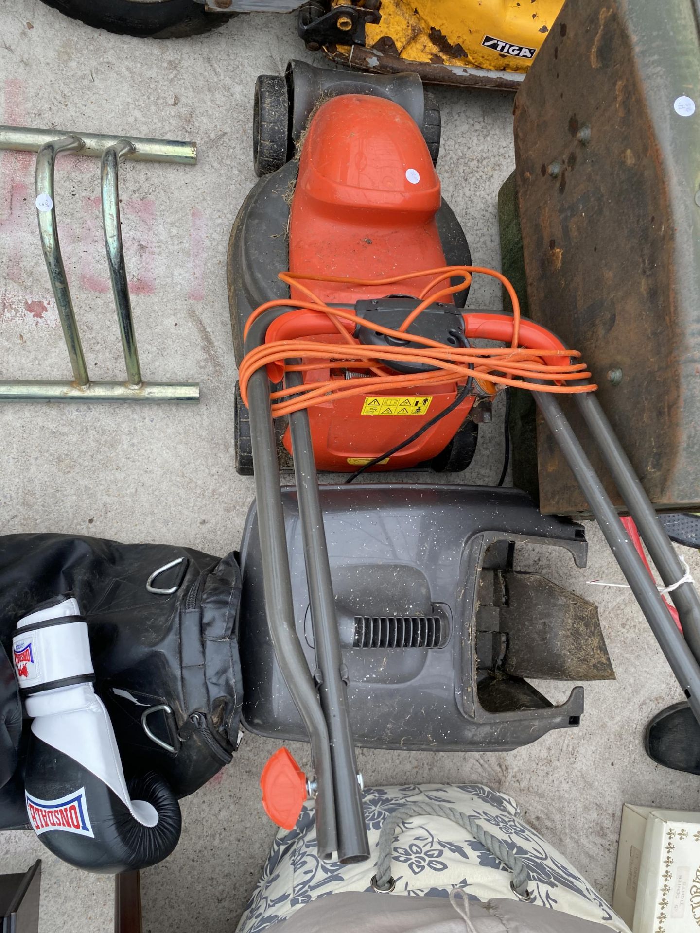 AN ASSORTMENT OF TOOLS TO INCLUDE GARDEN SHEAERS, AN ELECTRIC FLYMO LAWN MOWER AND HAND SAWS ETC - Image 2 of 3