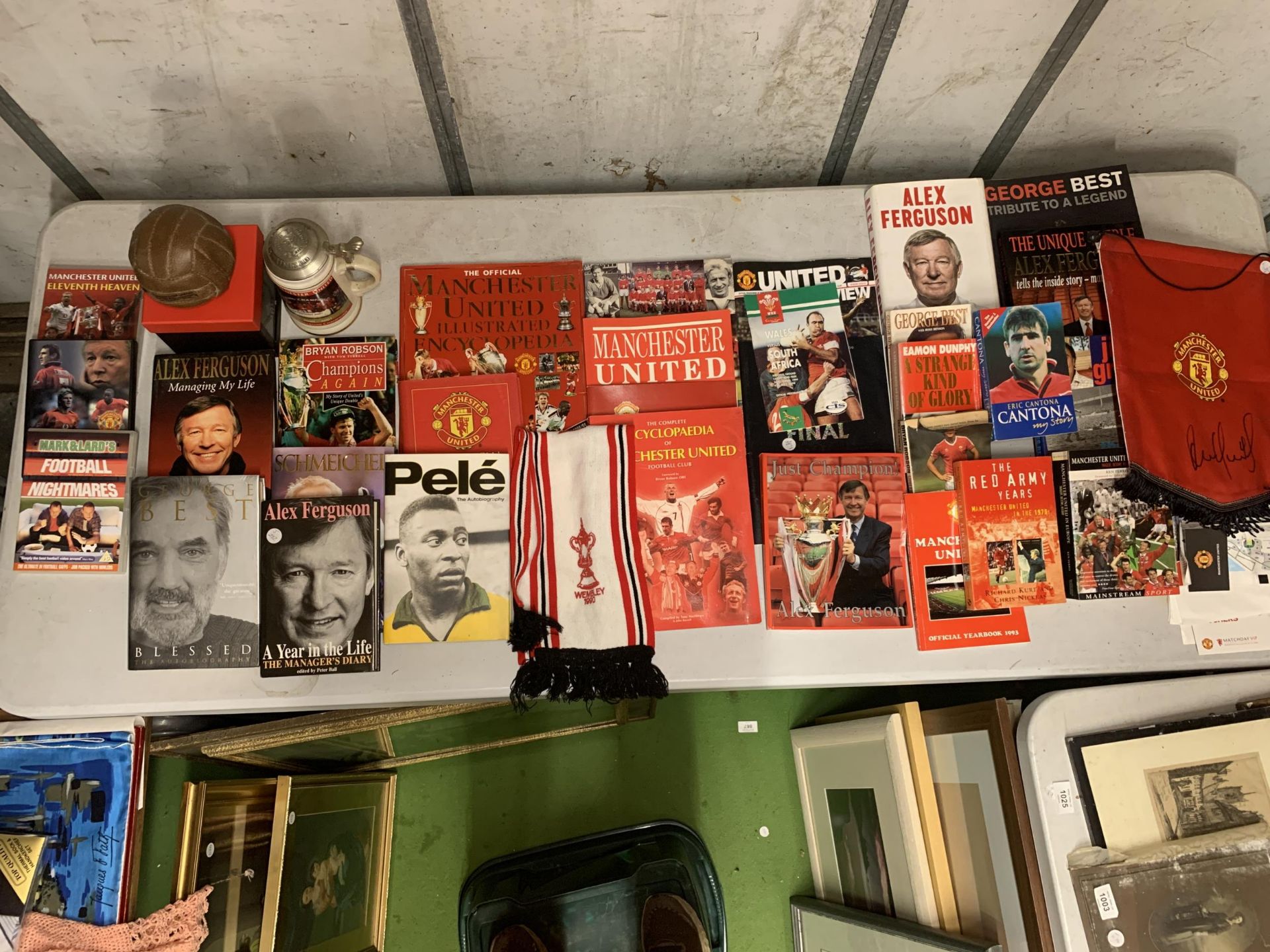 A COLLECTION OF MANCHESTER UNITED BOOKS, FURTHER FOOTBALL BOOKS ETC