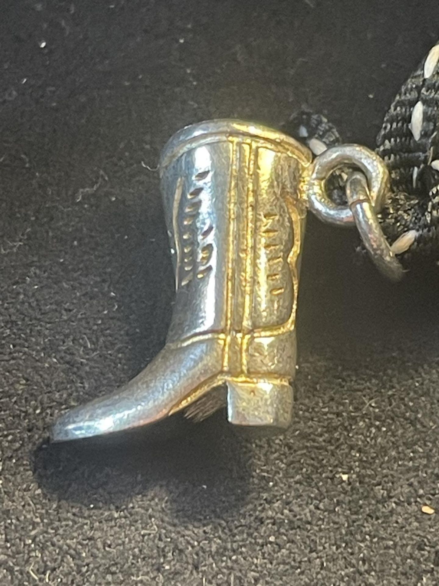 A COWBOY BOOT CHARM IN A PRESENTATION BOX - Image 2 of 2