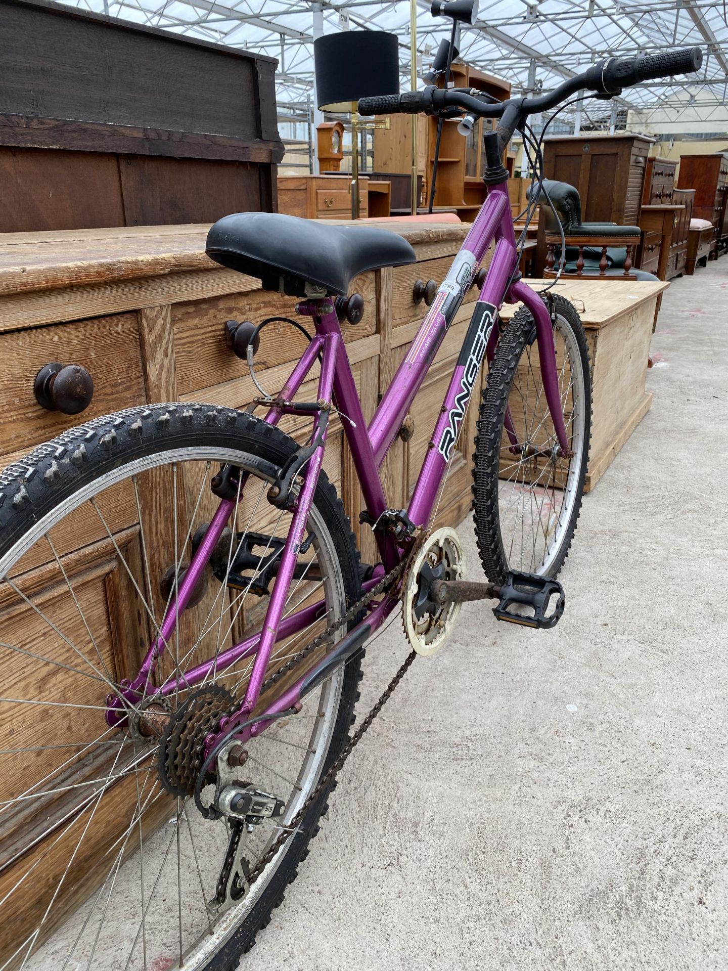 A LADIES RANGER BIKE WITH 18 SPEED GEAR SYSTEM - Image 2 of 3