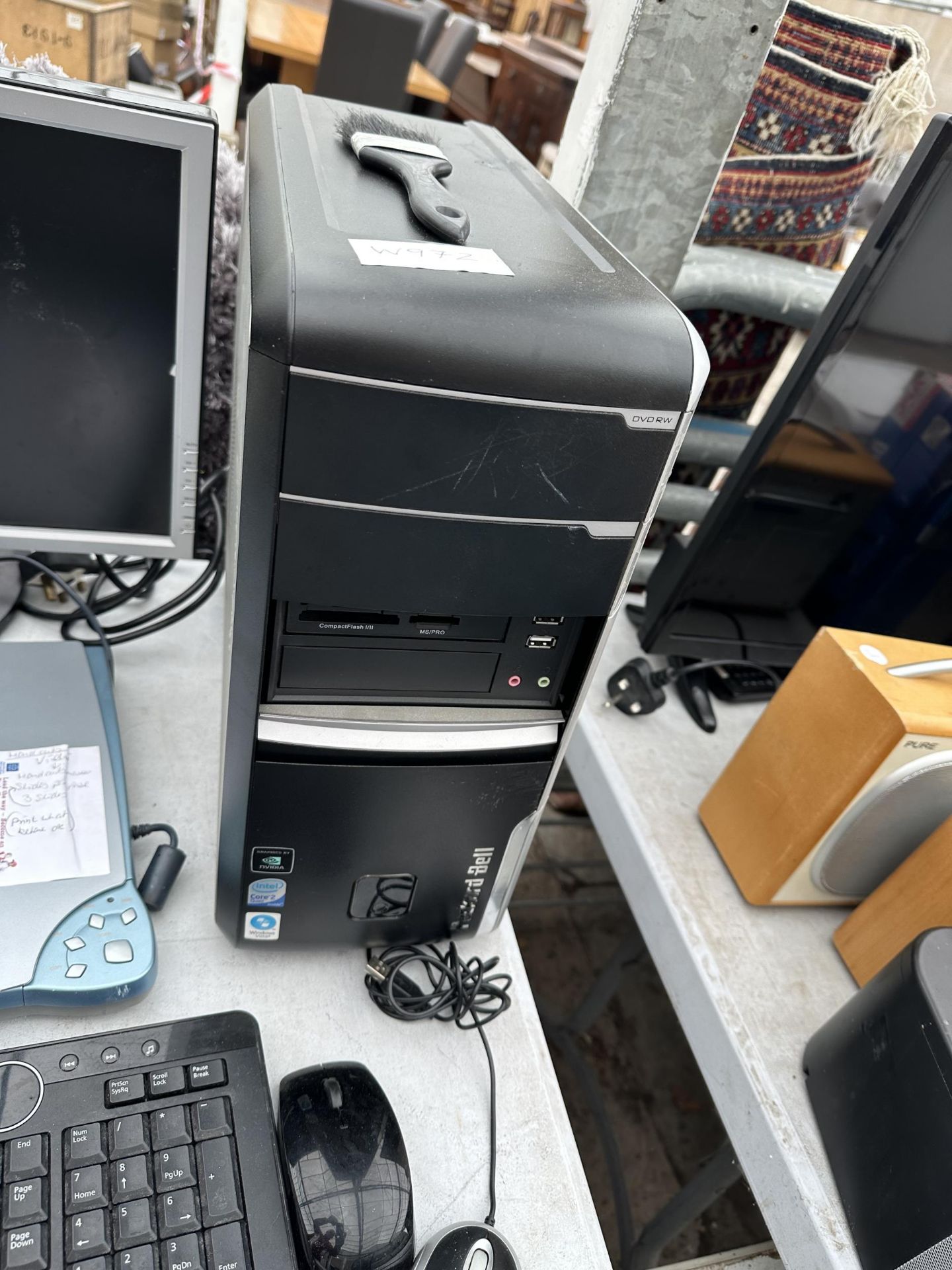 AN ASSORTMENT OF COMPUTER ITEMS TO INCLUE A PACKARD BELL TOWER, A MONITOR AND A KEYBOARD ETC - Image 4 of 4