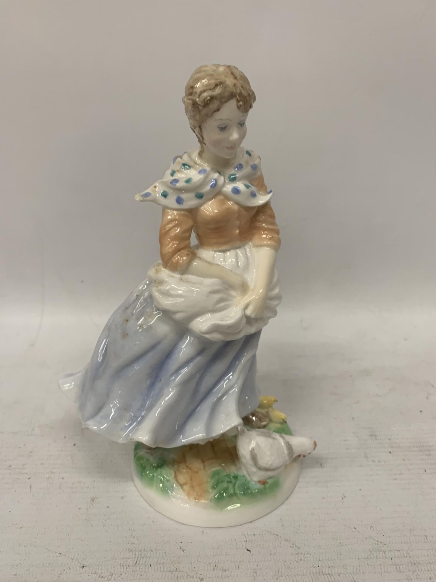 A ROYAL WORCESTER OLD COUNTRY WAYS 'A FARMER'S WIFE' FIGURE