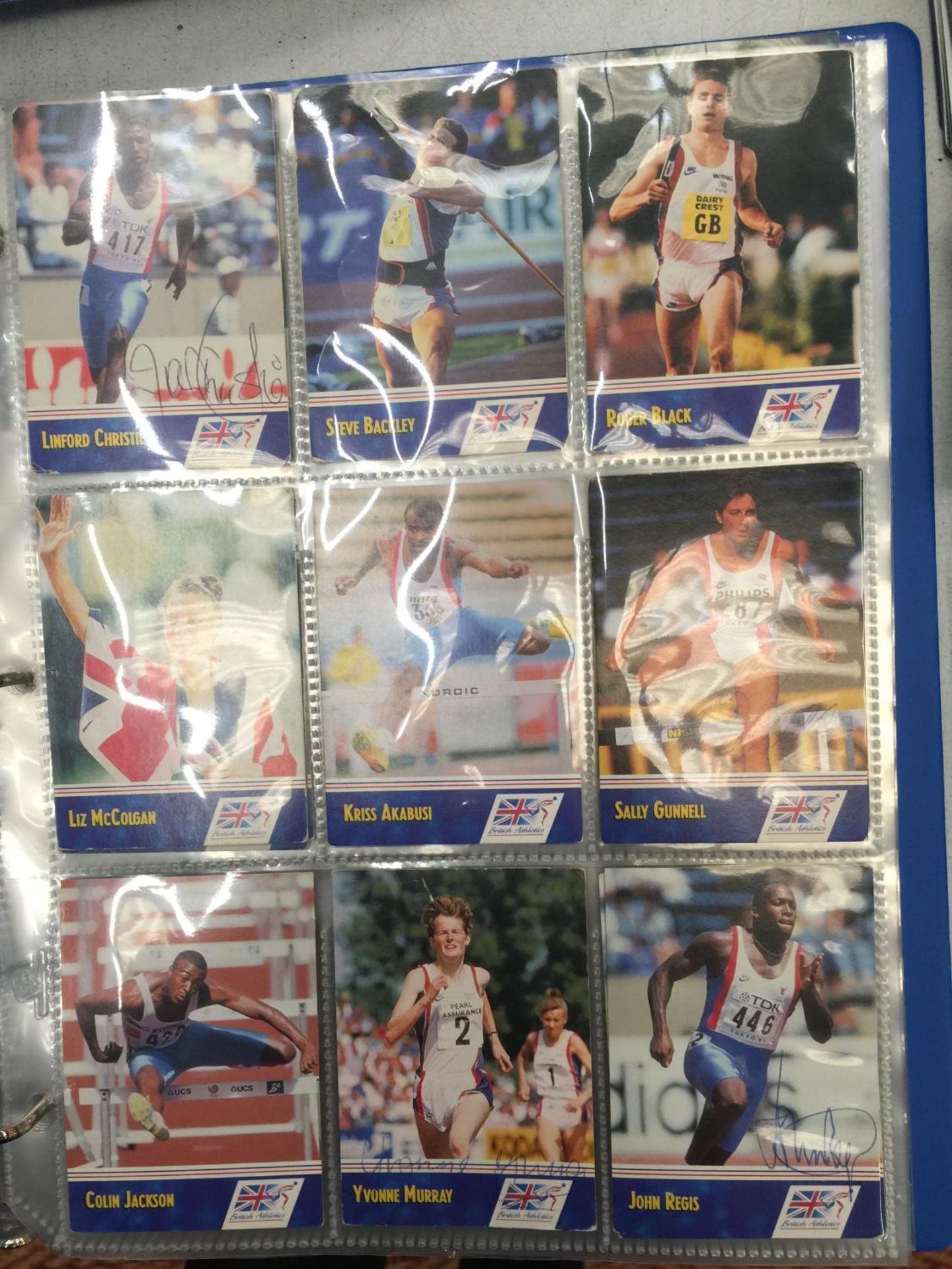 A LARGE QUANTITY OF ATHLETICS ITEMS TO INCLUDE MAXX CARDS, SOUVENIR PROGRAMMES, A SET OF TRANSIT - Image 3 of 5