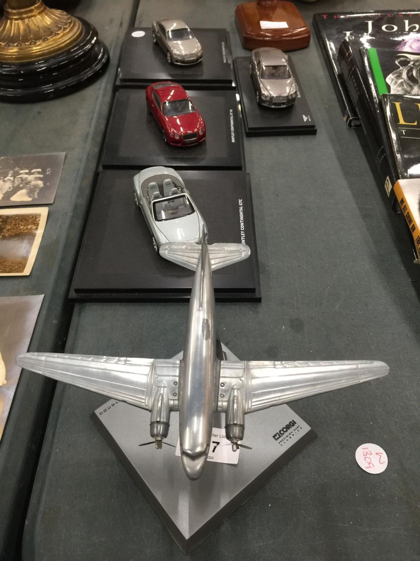 A QUANTITY OF DIECAST CARS AND PLANES