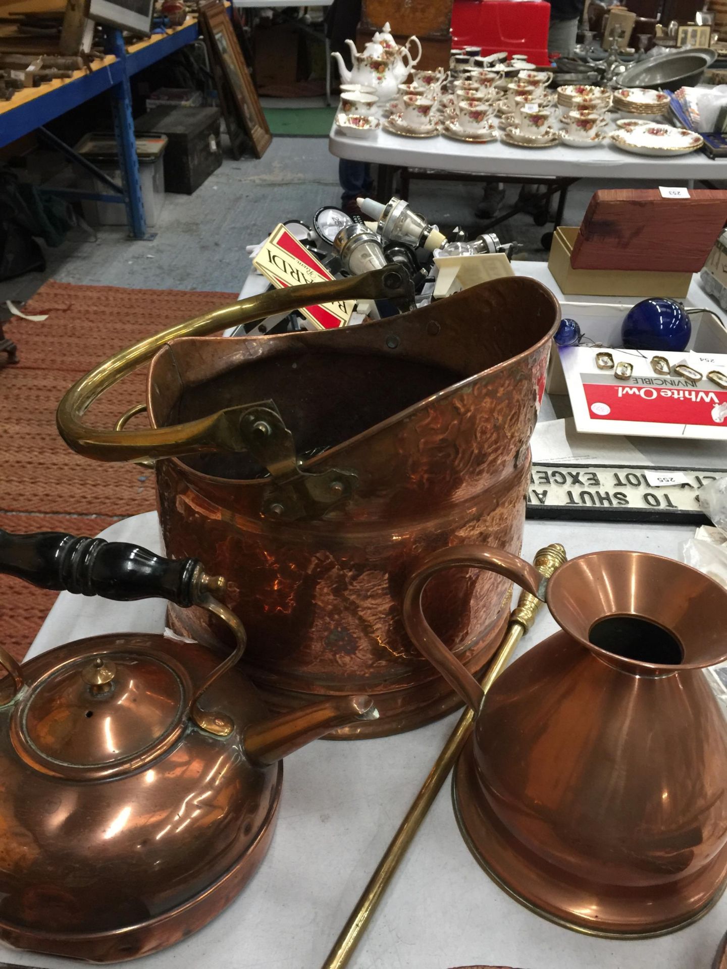 A GROUP OF VINTAGE METALWARES - COPPPER COAL BUCKET, BELLOWS, KETTLE ETC - Image 2 of 3