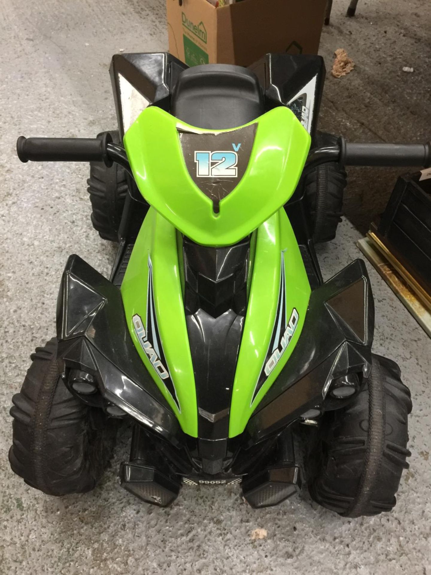 A CHILDREN'S ELECTRIC QUAD BIKE WITH CHARGER - VENDOR STATES IN WORKING ORDER AND VERY LITTLE USE, - Image 2 of 3