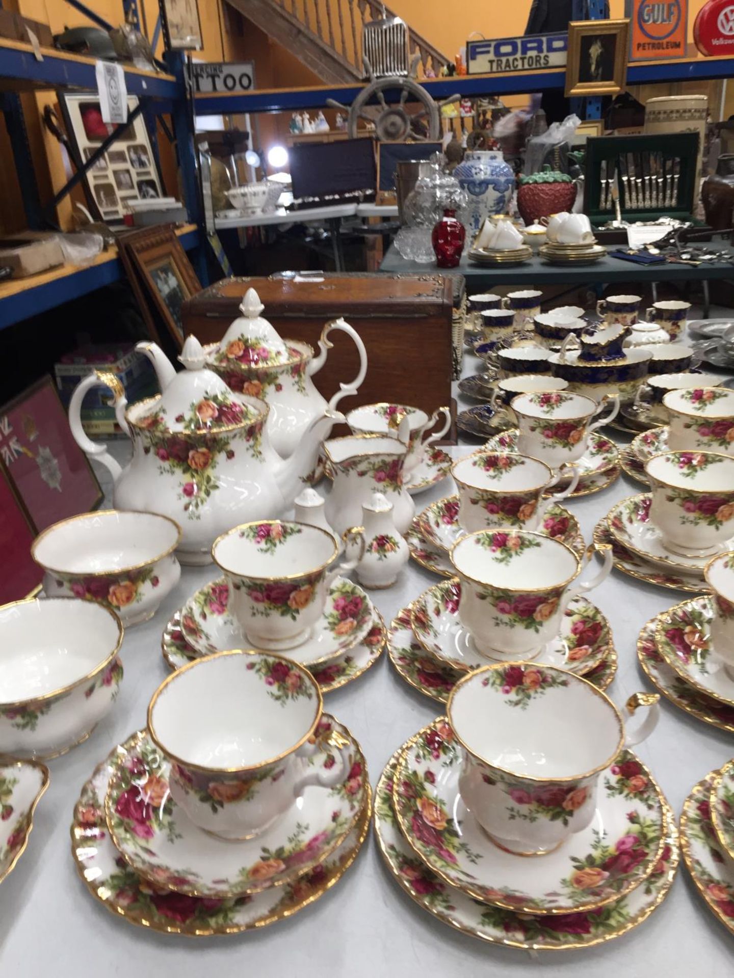 A LARGE QUANTITY OF ROYAL ALBERT 'OLD COUNTRY ROSES' TEAWARE TO INCLUDE TWO TEAPOTS, CAKE PLATES, - Image 2 of 3