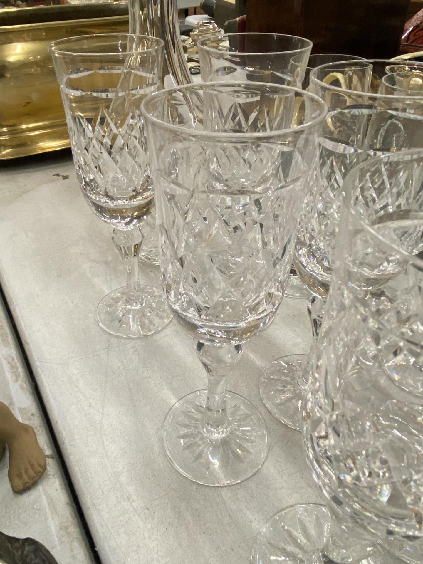 A QUANTITY OF CUT GLASS TO INCLUDE A DECANTER, WINE AND SHERRY GLASSESS, ETC - Image 3 of 3