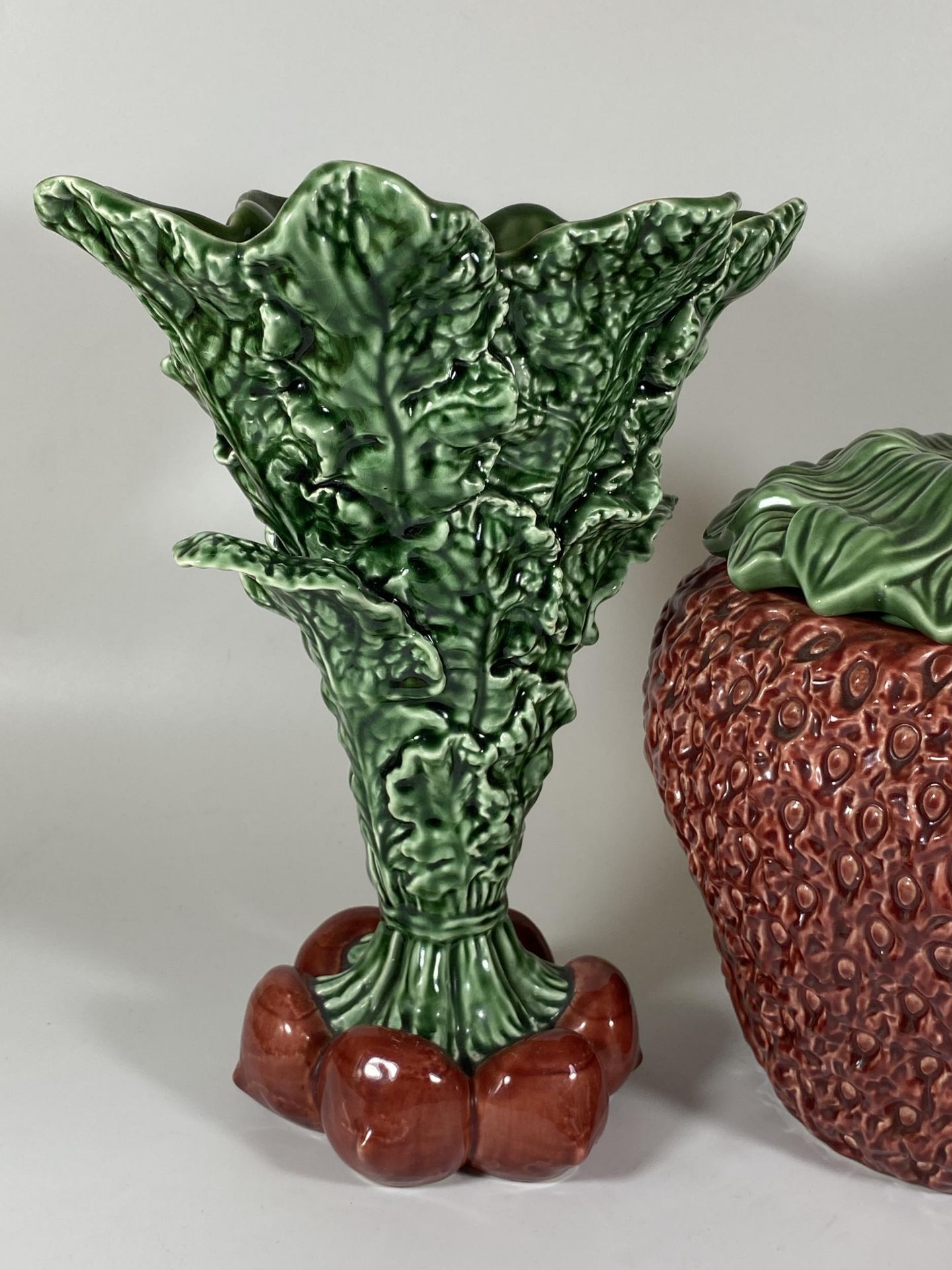 TWO LARGE MAJOLICA STYLE ITEMS - VASE AND STRAWBERRY POT WITH LADLE - Image 2 of 4