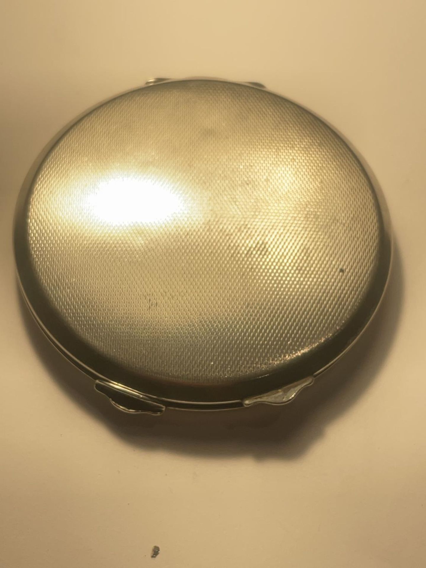 A SILVER COMPACT - Image 2 of 4