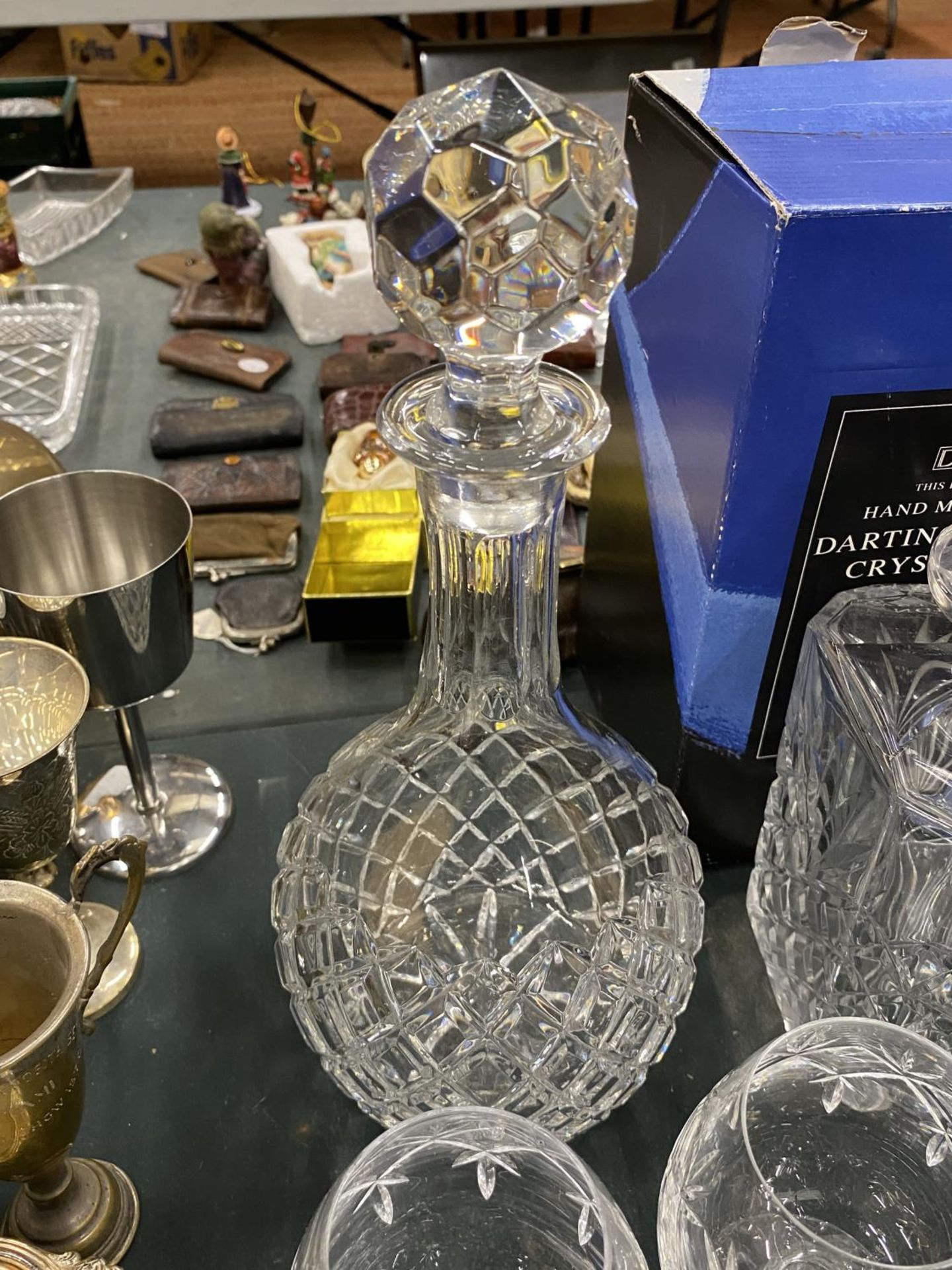 A QUANTITY OF CRYSTAL GLASSES TO INCLUDE DECANTERS, BRANDY, SHERRY, TUMBLERS, ETC - Bild 2 aus 4