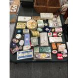 A LARGE QUANTITY OF VINTAGE SOAPS TO INCLUDE YARDLEY, BRONNLEY, ETC