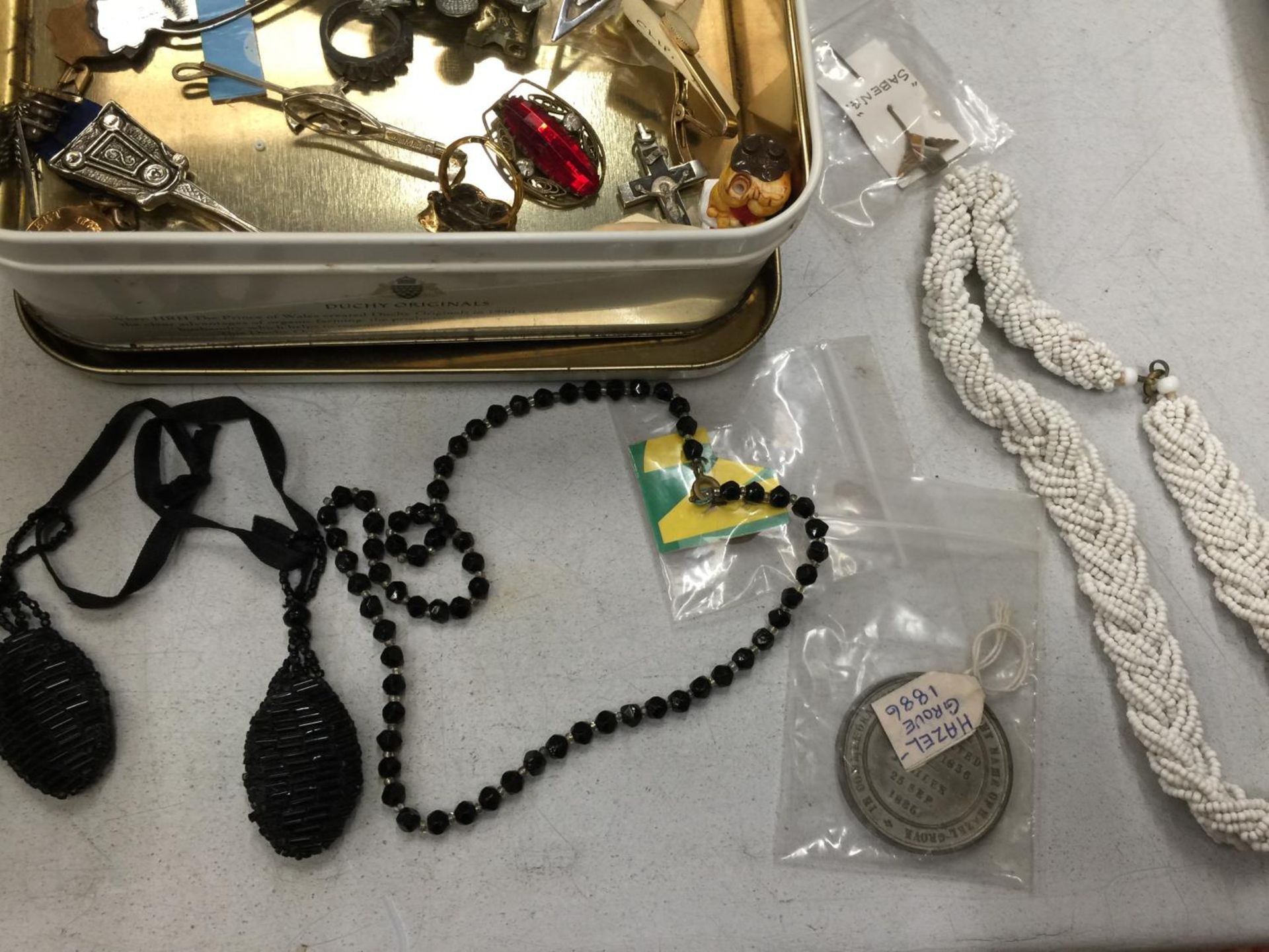 A QUANTITY OF ITEMS TO INCLUDE BADGES, COSTUME JEWELLERY, ETC - Image 2 of 2