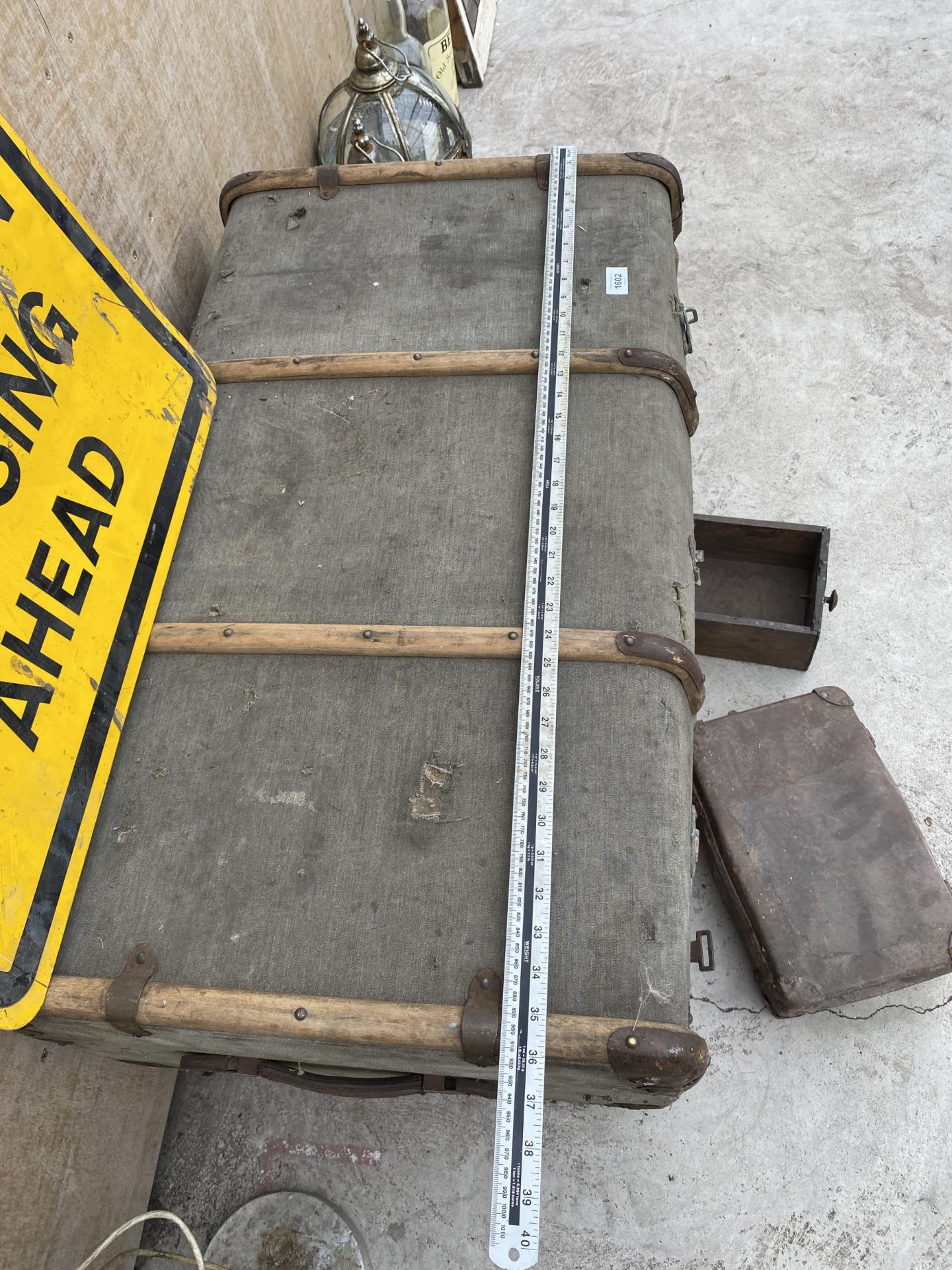 AN ASSORTMENT OF ITEMS TO INCLUDE A METAL TRAVEL TRUNK, A FURTHER VINTAGE TRAVEL TRUNK, A PEDESTRIAN - Image 5 of 11