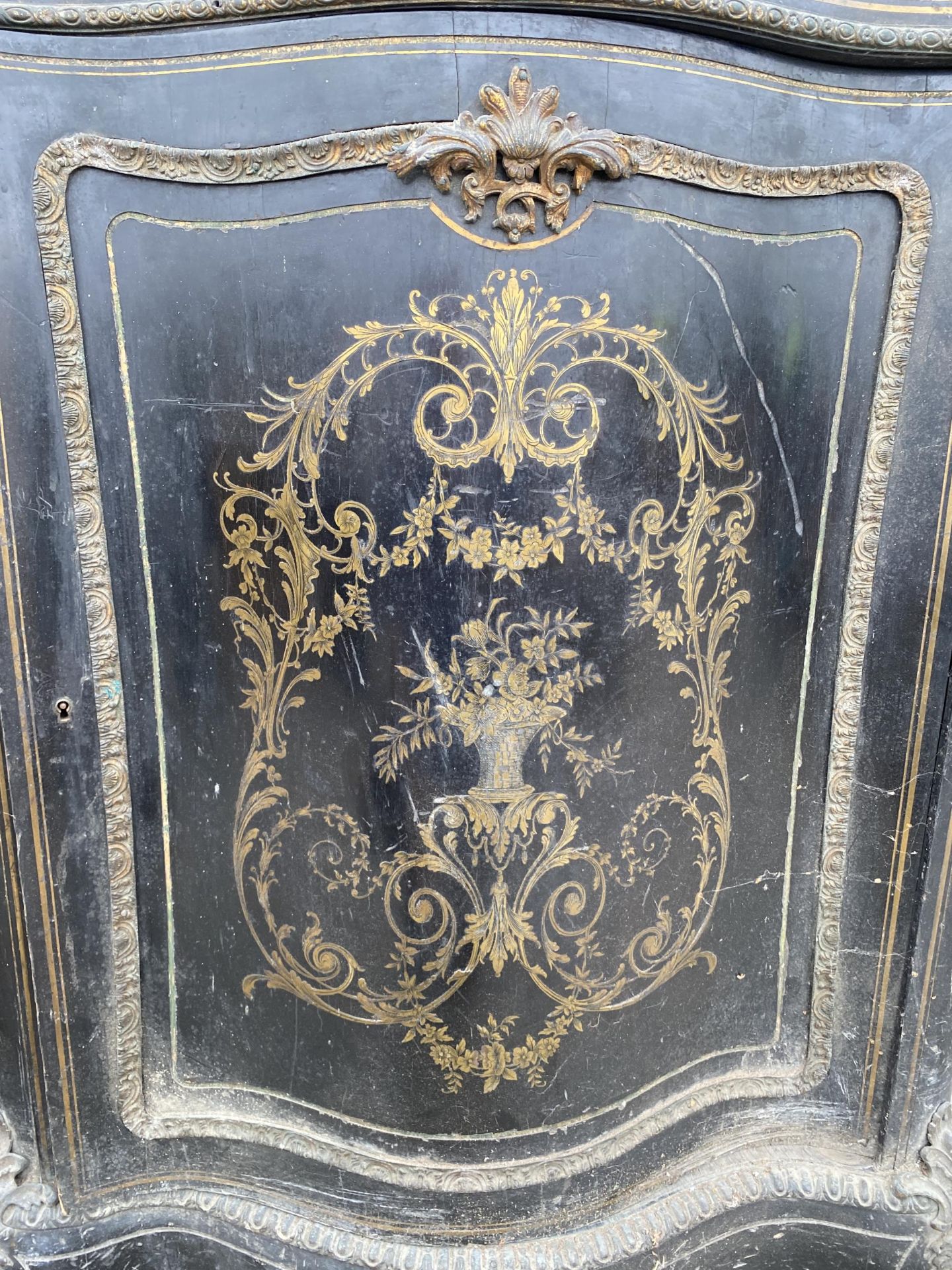 A VICTORIAN EBONISED BOULLE SERPENTINE FRONTED CABINET WITH APPLIED BRASS EMBELLISHMENTS, 45" - Image 5 of 5