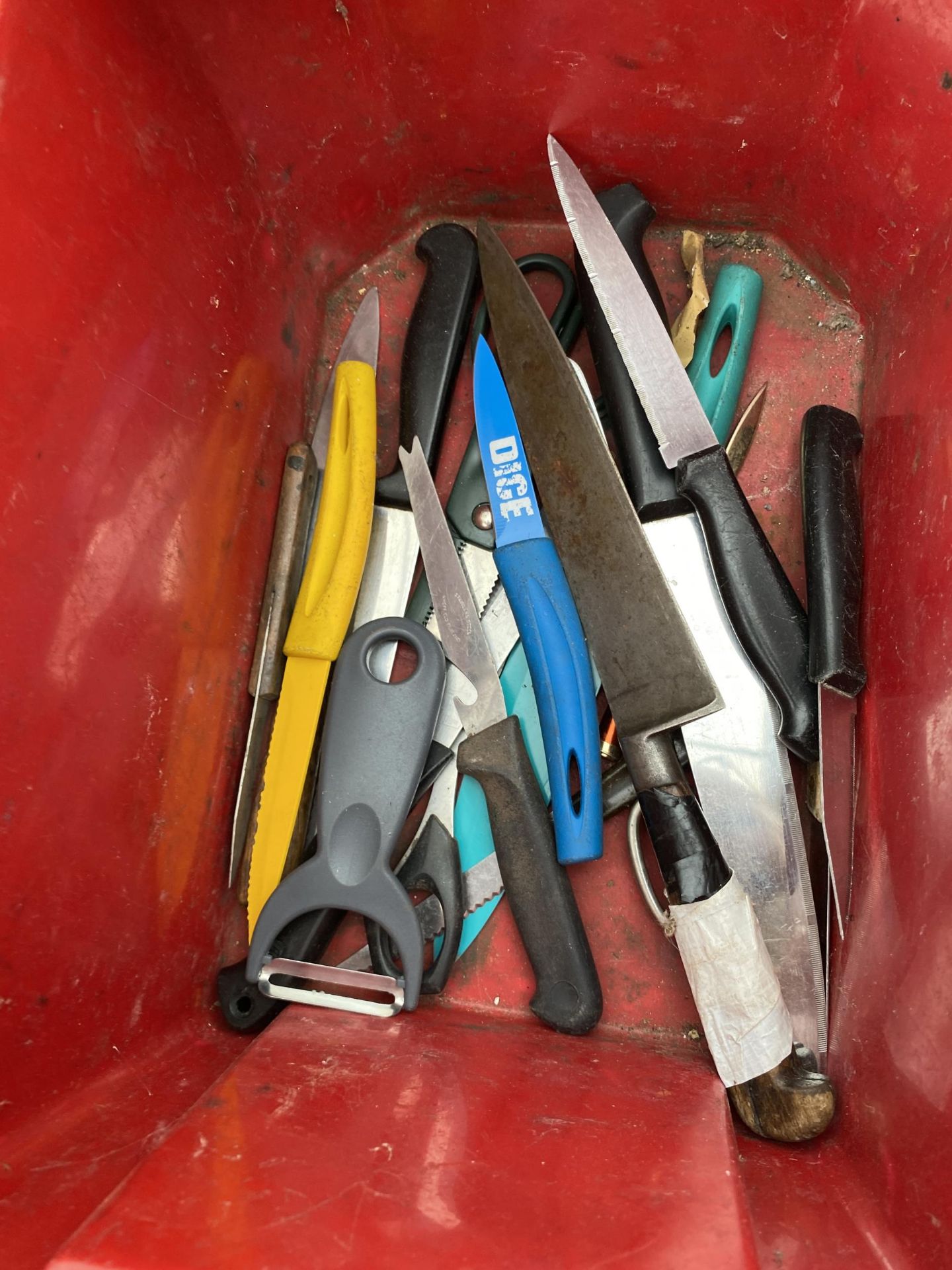 AN ASSORTMENT OF TOOLS AND HARDWARE TO INCLUDE A STANLEY WOOD PLANE, NAILS, SCREWS AND SPANNERS - Bild 4 aus 4