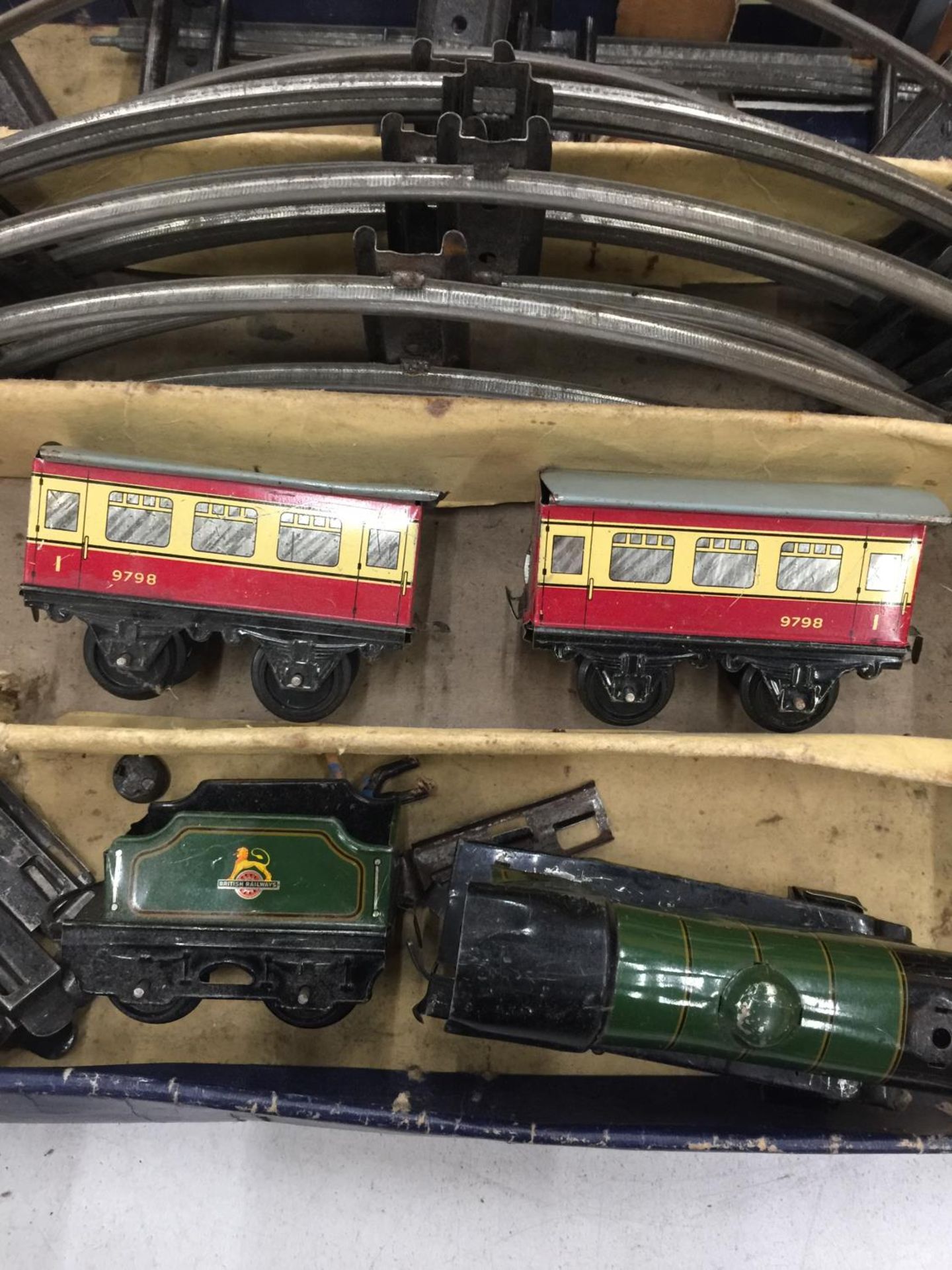 A BOXED HORNBY 'O' GAUGE PASSENGER SET NO. 21 - Image 3 of 3