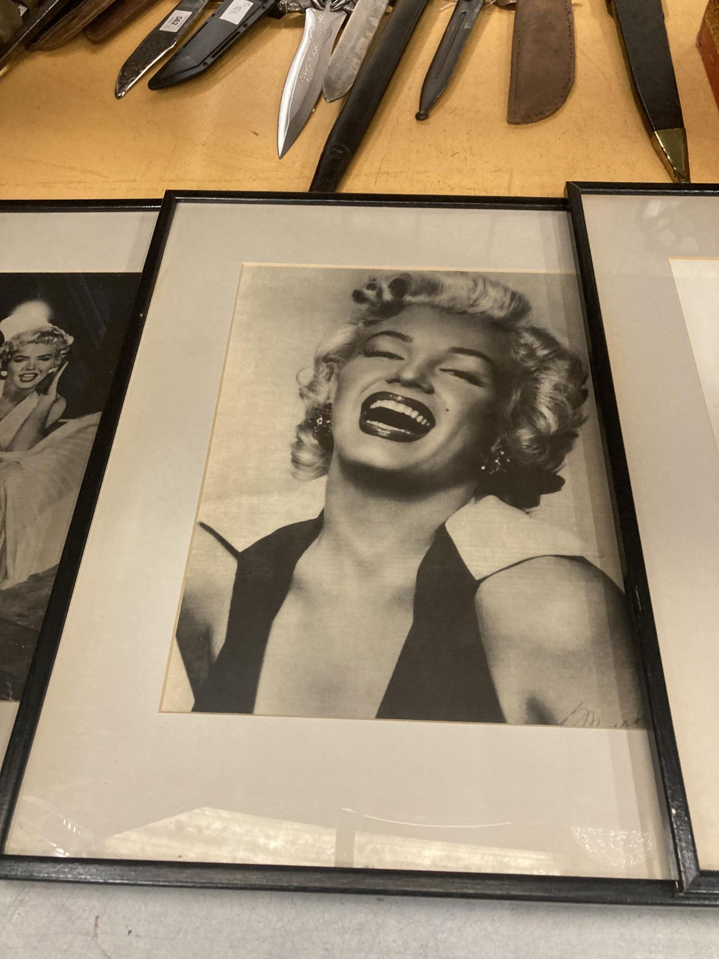 A GROUP OF THREE MARILYN MONROE PRINTS - Image 3 of 4