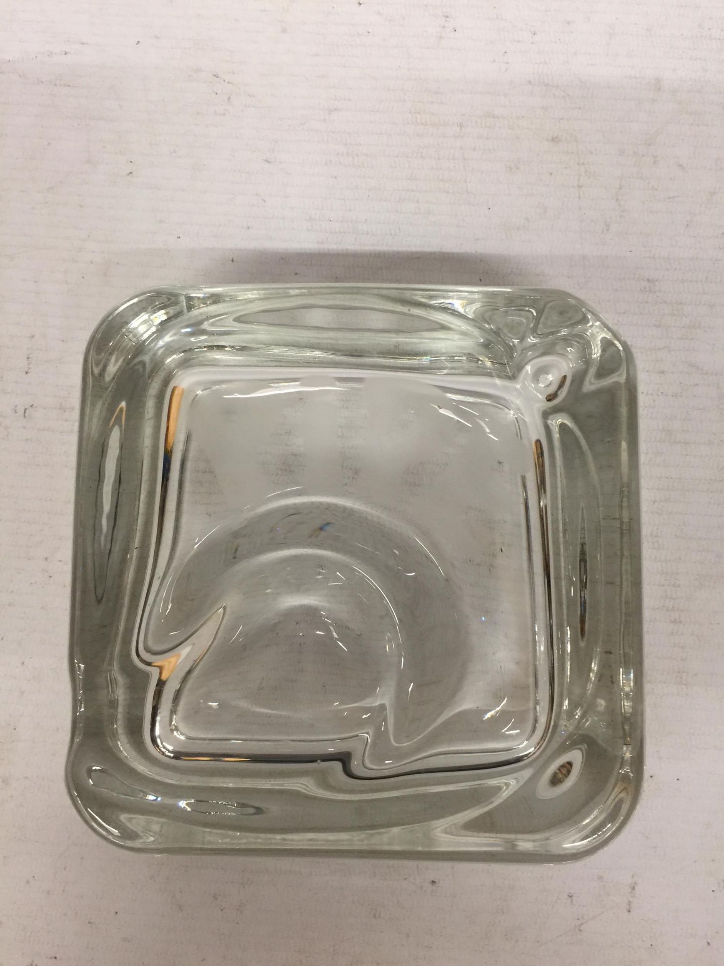 A GLASS PIPE REST AND ASHTRAY - Image 2 of 3