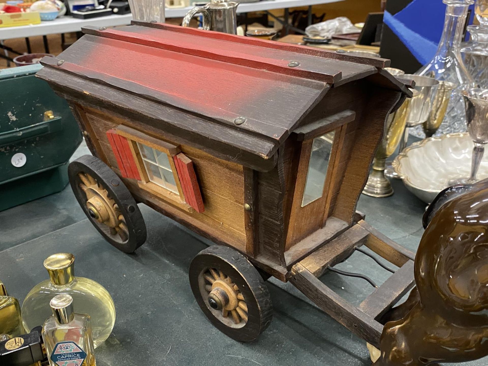 A WOODEN ROMANY CARAVAN WITH A MELBA WARE SHIRE HORSE - Image 2 of 3