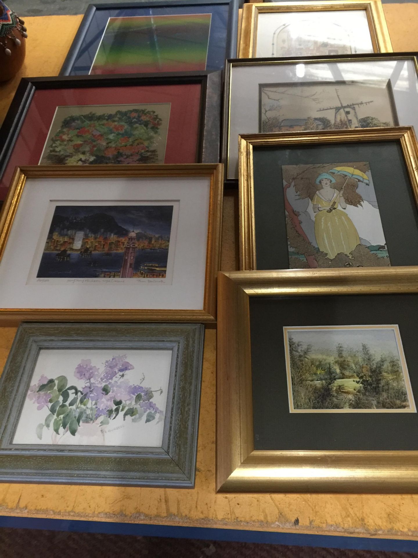 A COLLECTION OF FRAMED PRINTS TO INCLUDE PENCIL SIGNED LONDON EXAMPLE