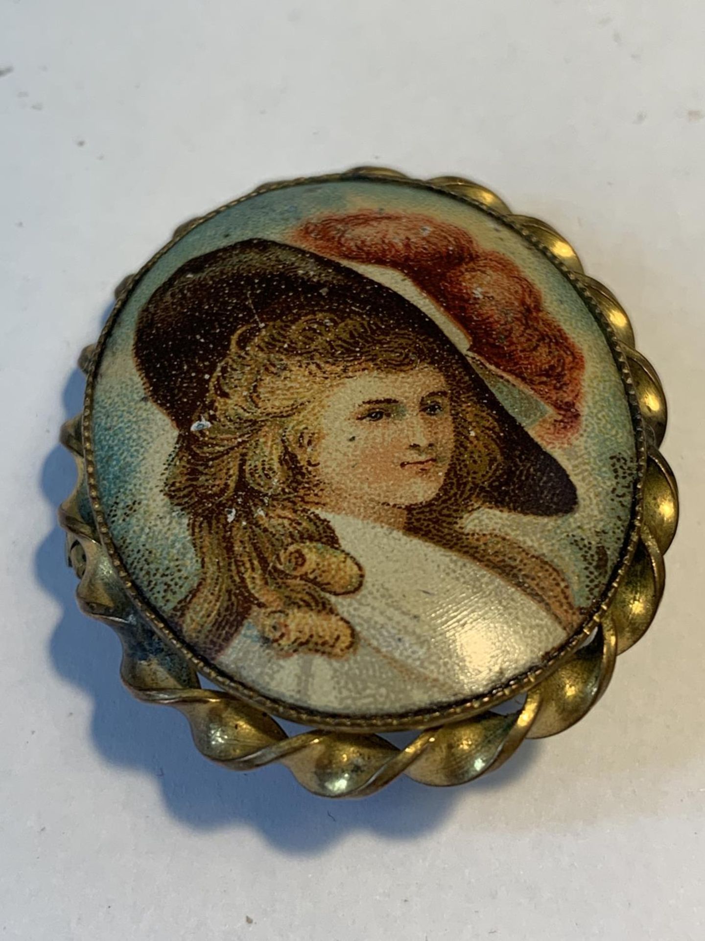 TWO BROOCHES TO INCLUDE A PURPLE WEDGWOOD JASPERWARE - Image 2 of 4