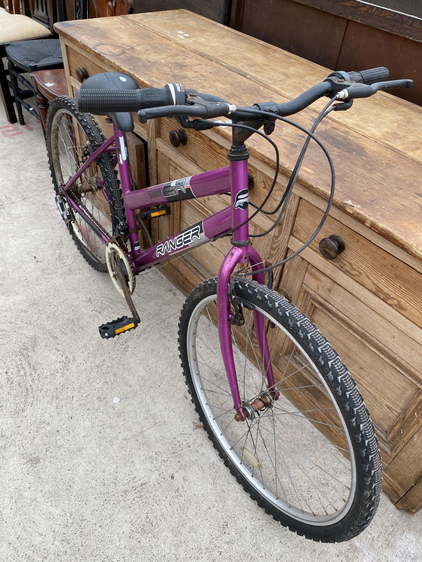 A LADIES RANGER BIKE WITH 18 SPEED GEAR SYSTEM - Image 3 of 3