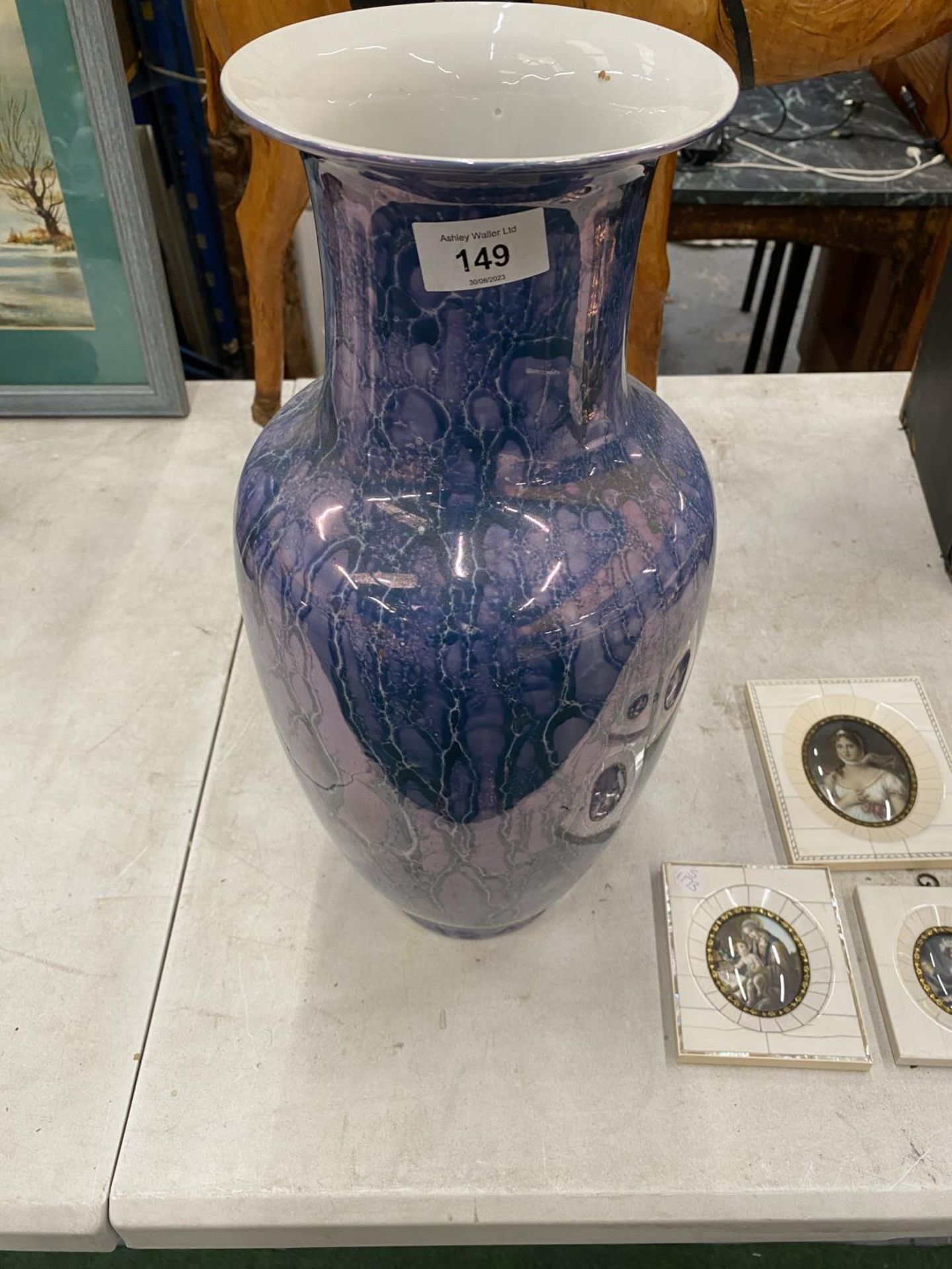 A LARGE LUSTRE WARE VASE, HEIGHT 45CM - Image 2 of 5